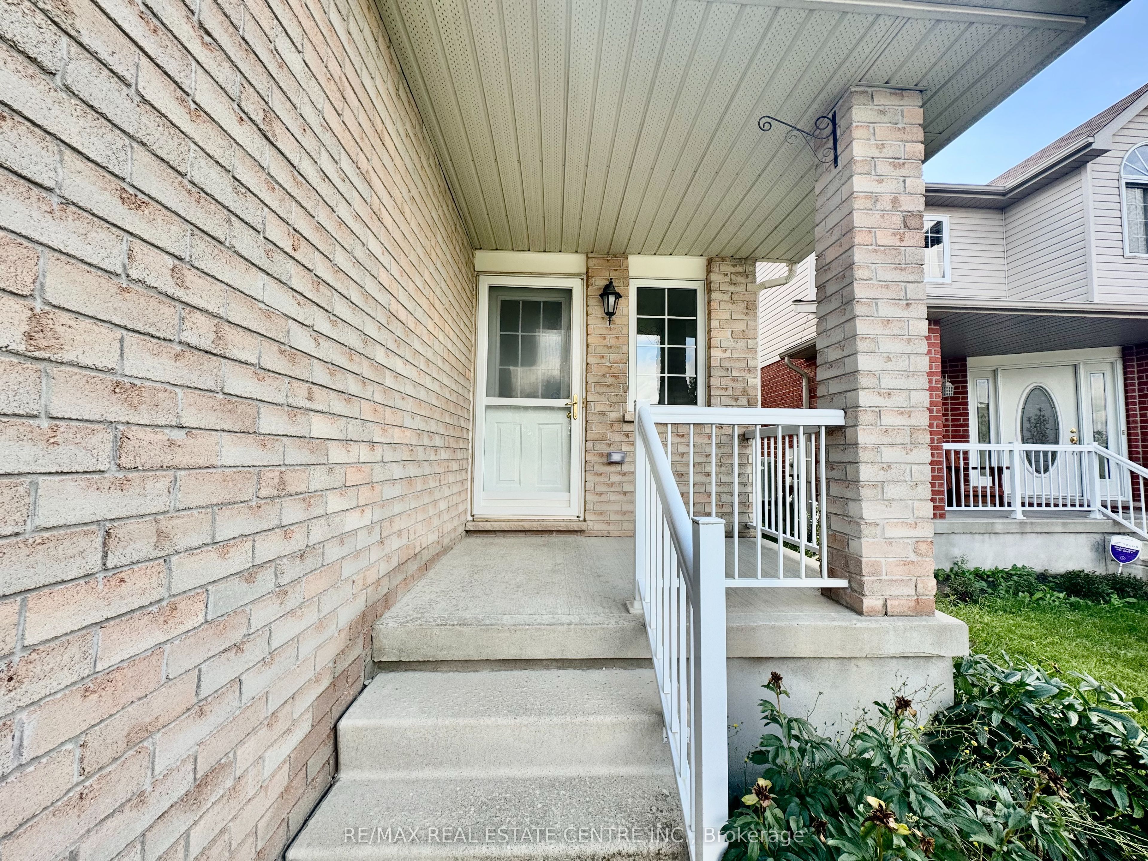56 Lena Crescent, Cambridge, ON N1R 8P4 photo 3