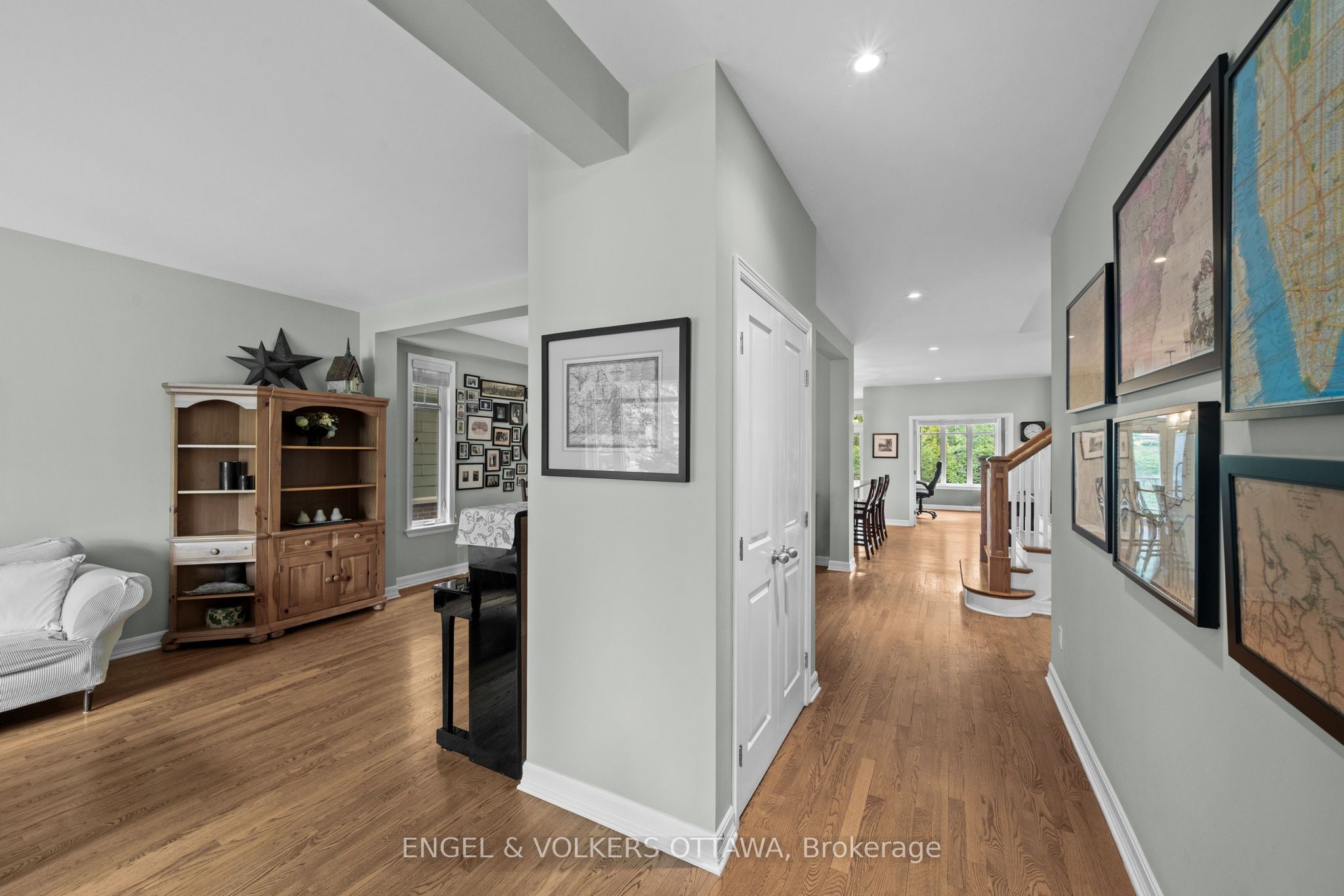 564 Erinwoods Circle, Barrhaven, ON K2J 5M8 photo 4