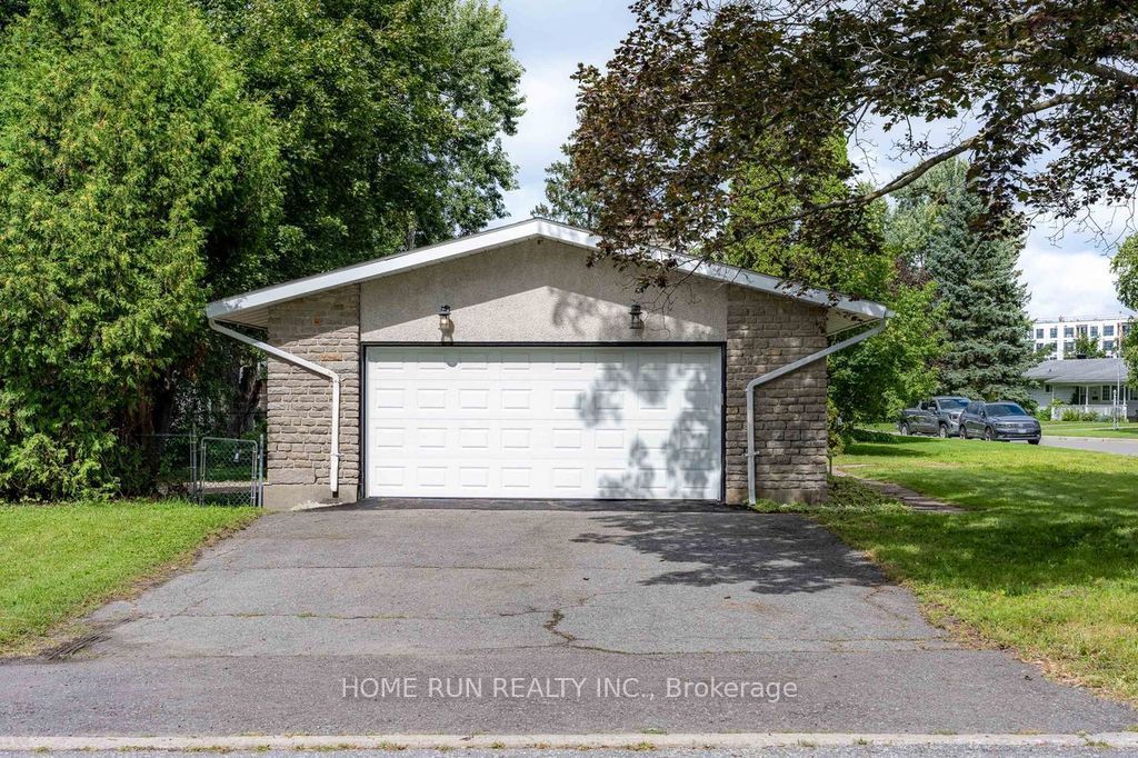50 Ullswater Drive, Crystal Bay - Rocky Point - Bayshore, ON K2H 5H6 photo 3