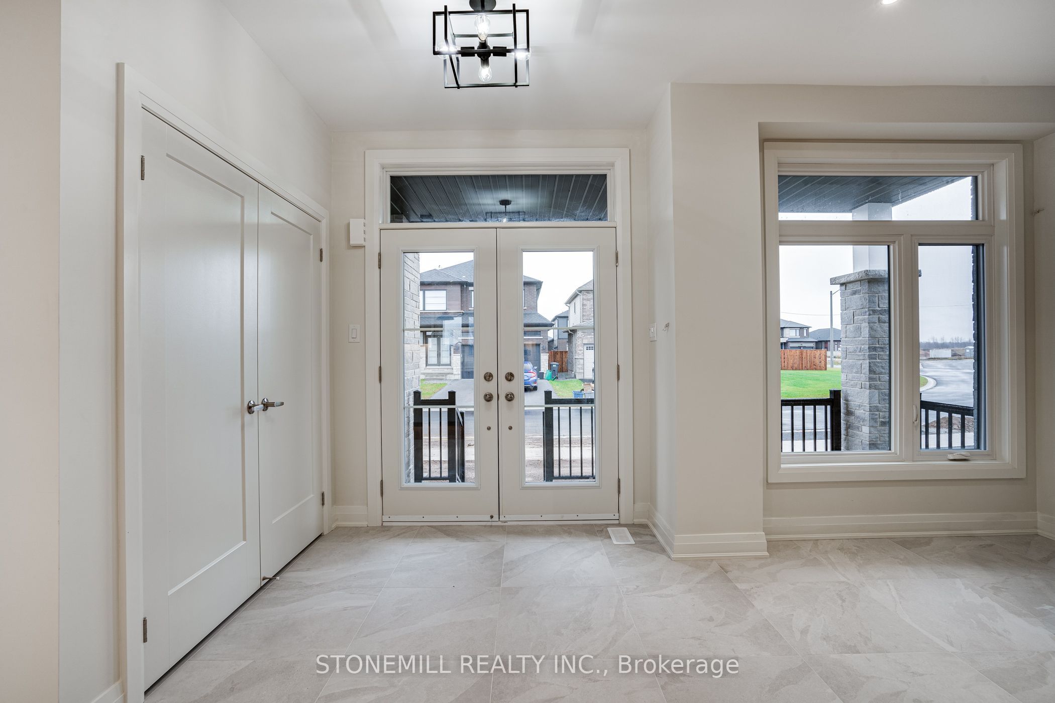 239 Midland Place, Welland, ON L3B 0H4 photo 2