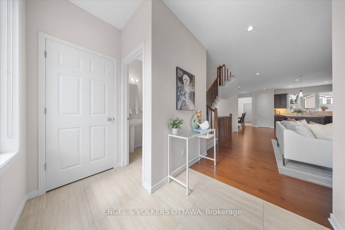 429 Sweetflag Street, Barrhaven, ON K2J 5T7 photo 2