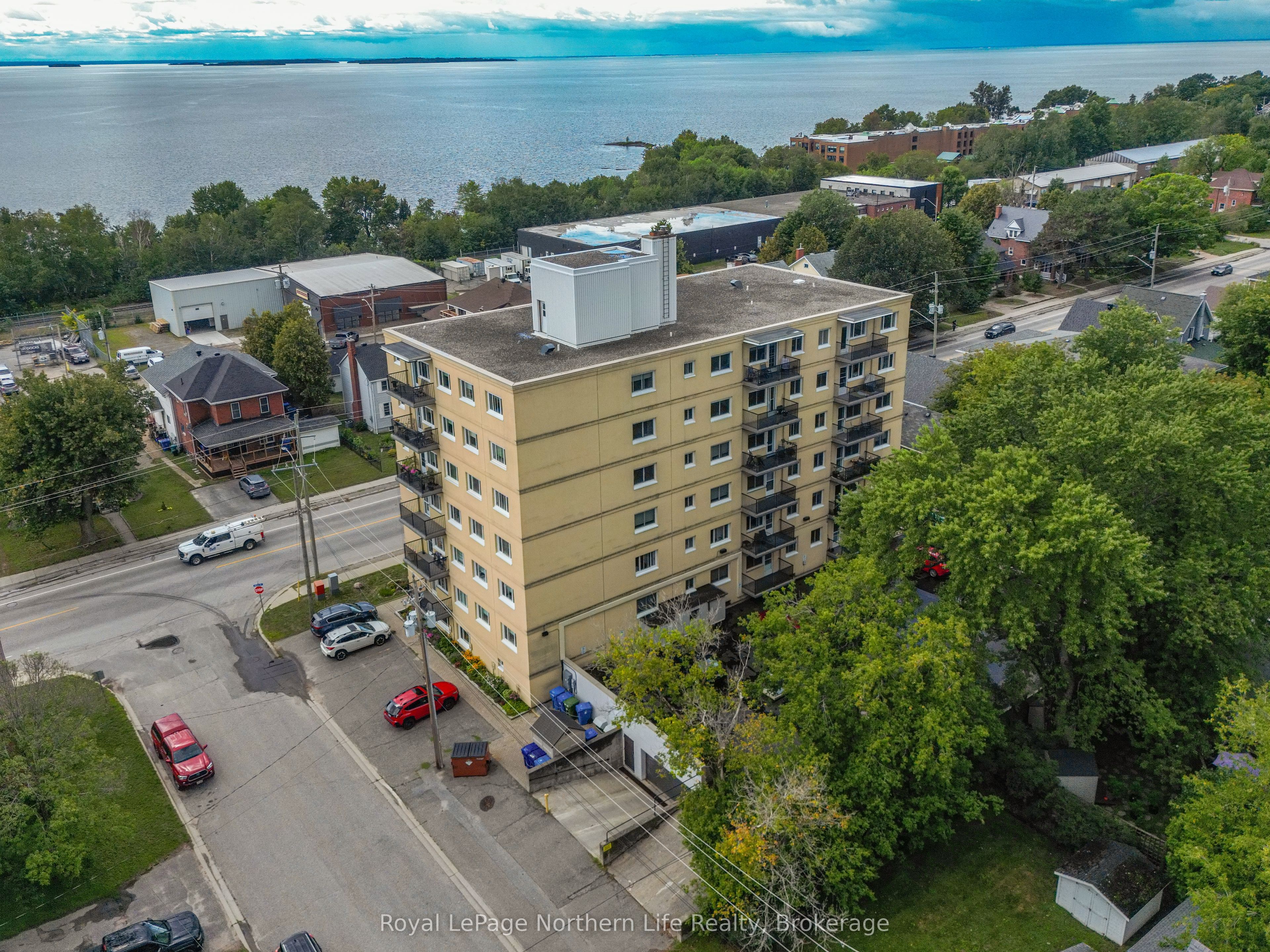 810 Main Street W 202, North Bay, ON P1B 2V9 photo 2