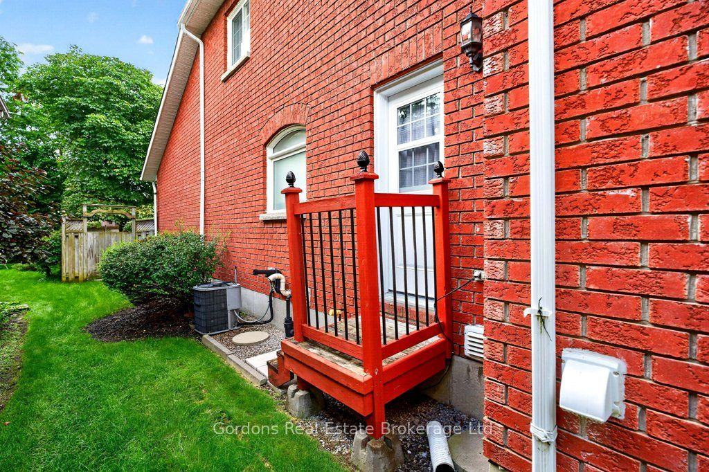 7 Hazel Court, Belleville, ON K8P 5M4 photo 4