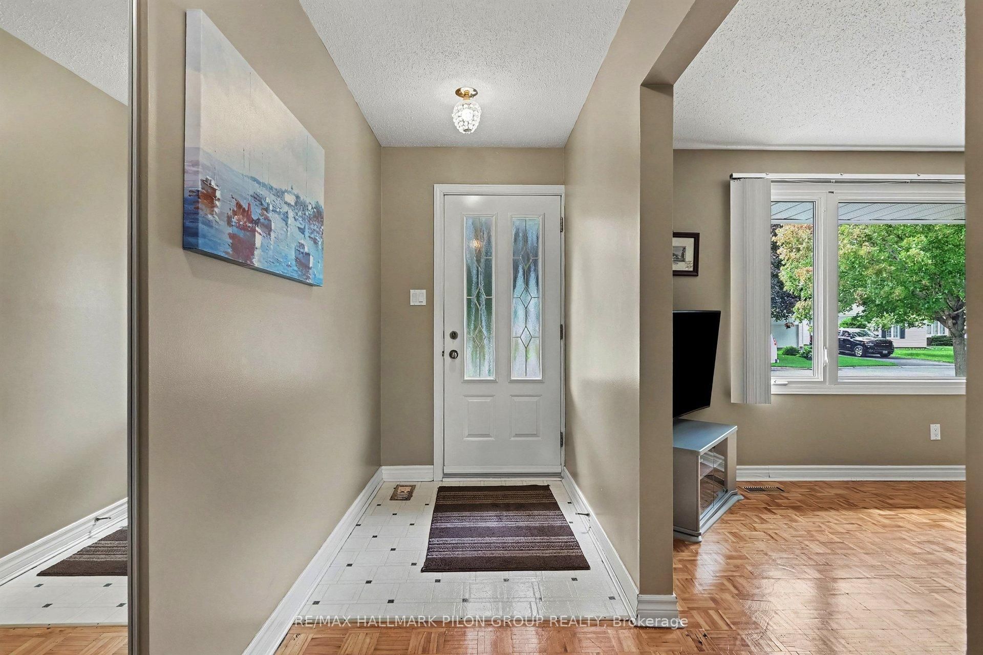 496 Tisdale Crescent, Beacon Hill North - South and Area, ON K1J 7A6 photo 2