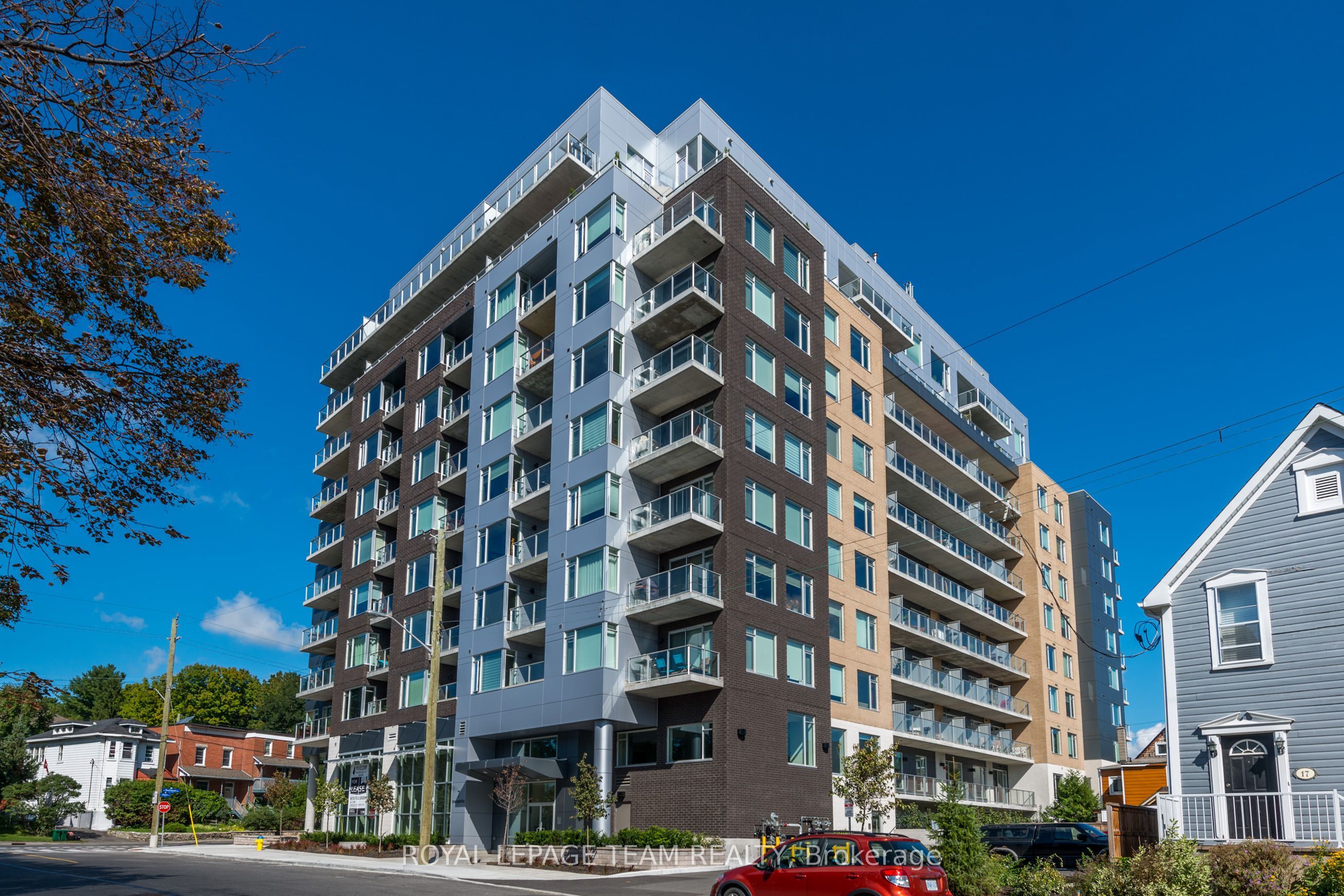 7 Marquette Avenue 506, Vanier and Kingsview Park, ON K1L 8A7 photo 2