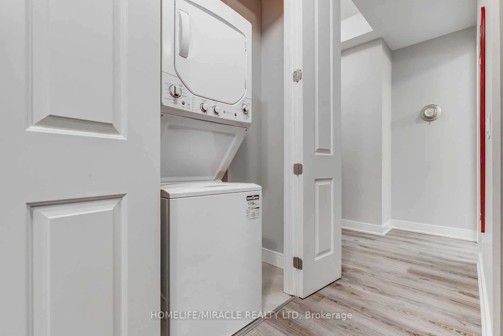 150 Main Street W 516, Hamilton, ON L8P 1H8 photo 5
