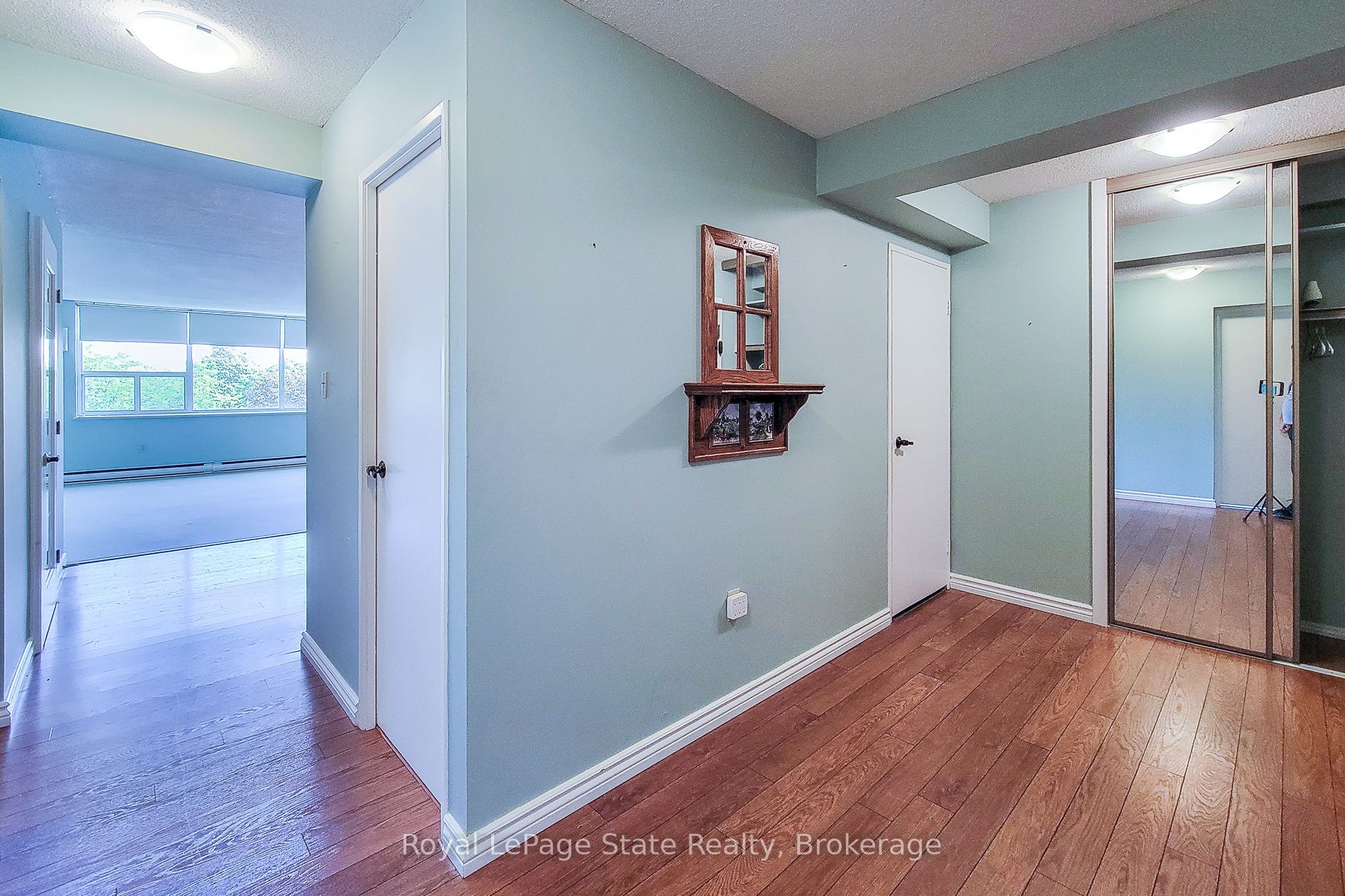 28 Robinson Street N 405, Grimsby, ON L3M 3C9 photo 3
