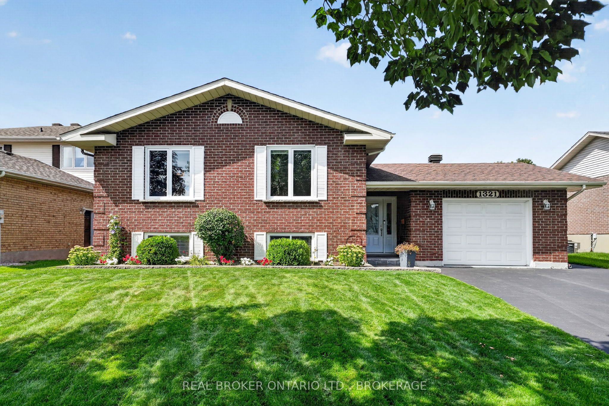 1321 Stormont Drive, Cornwall, ON K6H 6Y3 photo 2