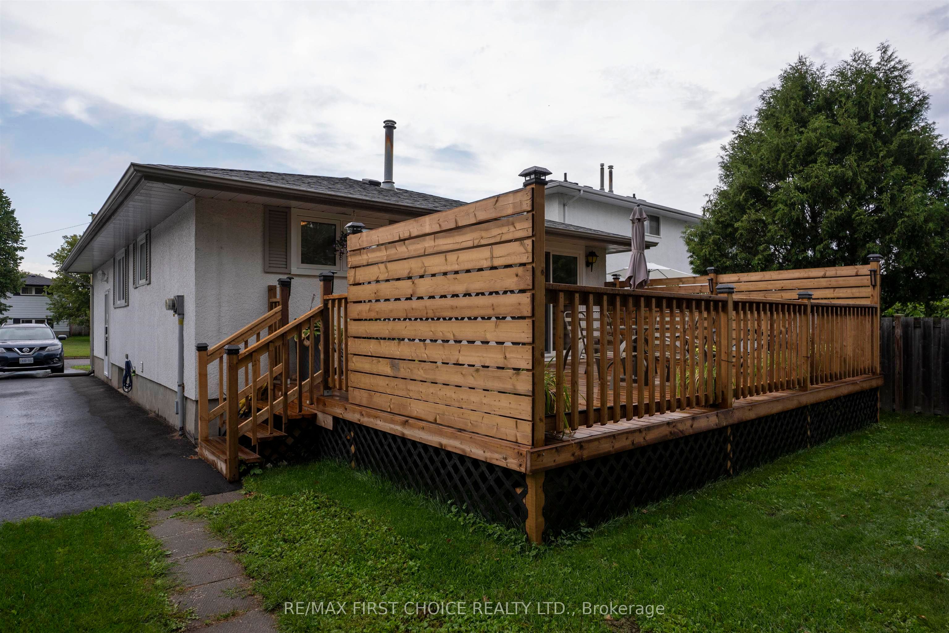422 Simon Fraser Drive, Thunder Bay, ON P7C 4Z8 photo 2