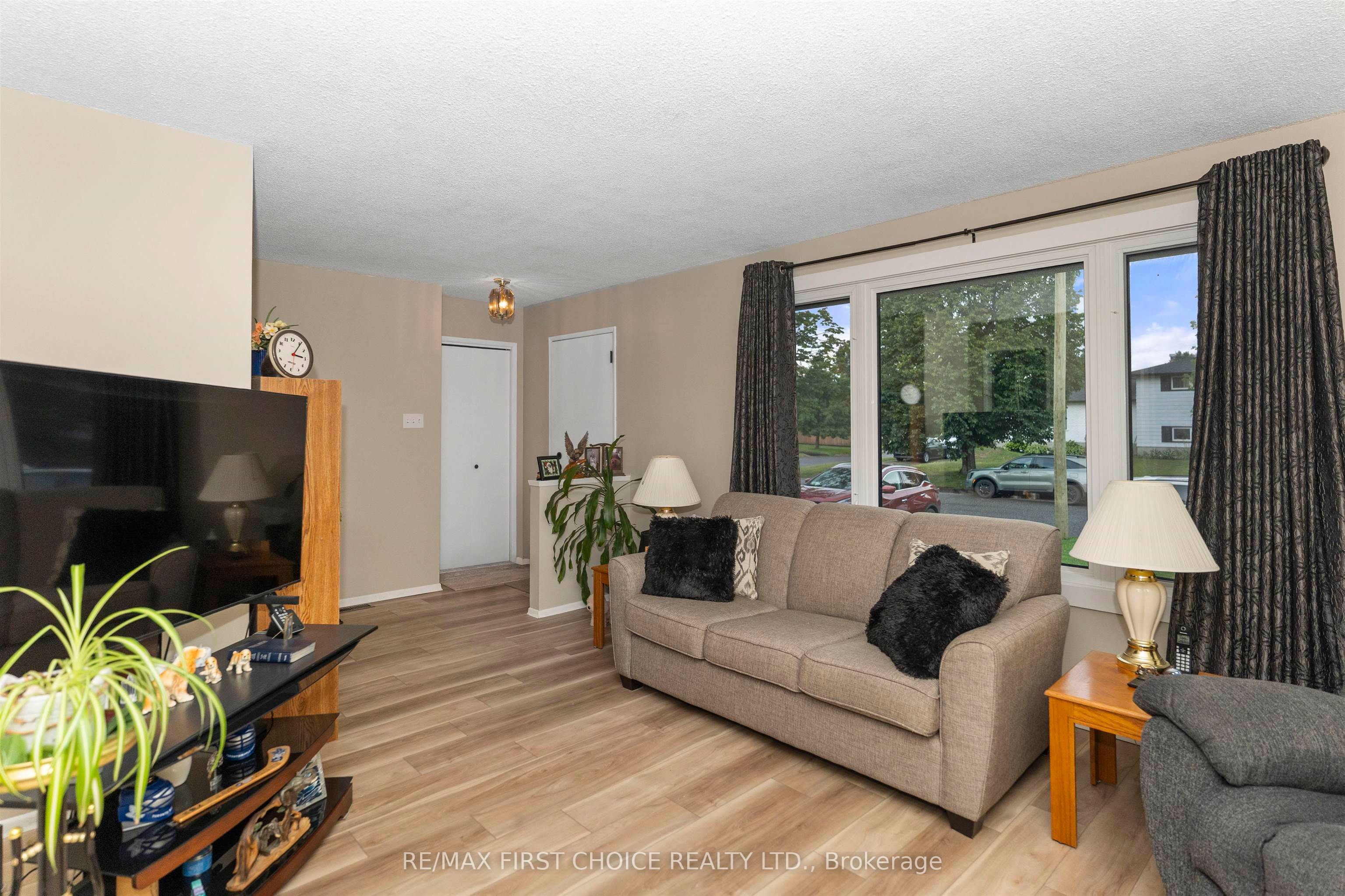 422 Simon Fraser Drive, Thunder Bay, ON P7C 4Z8 photo 4