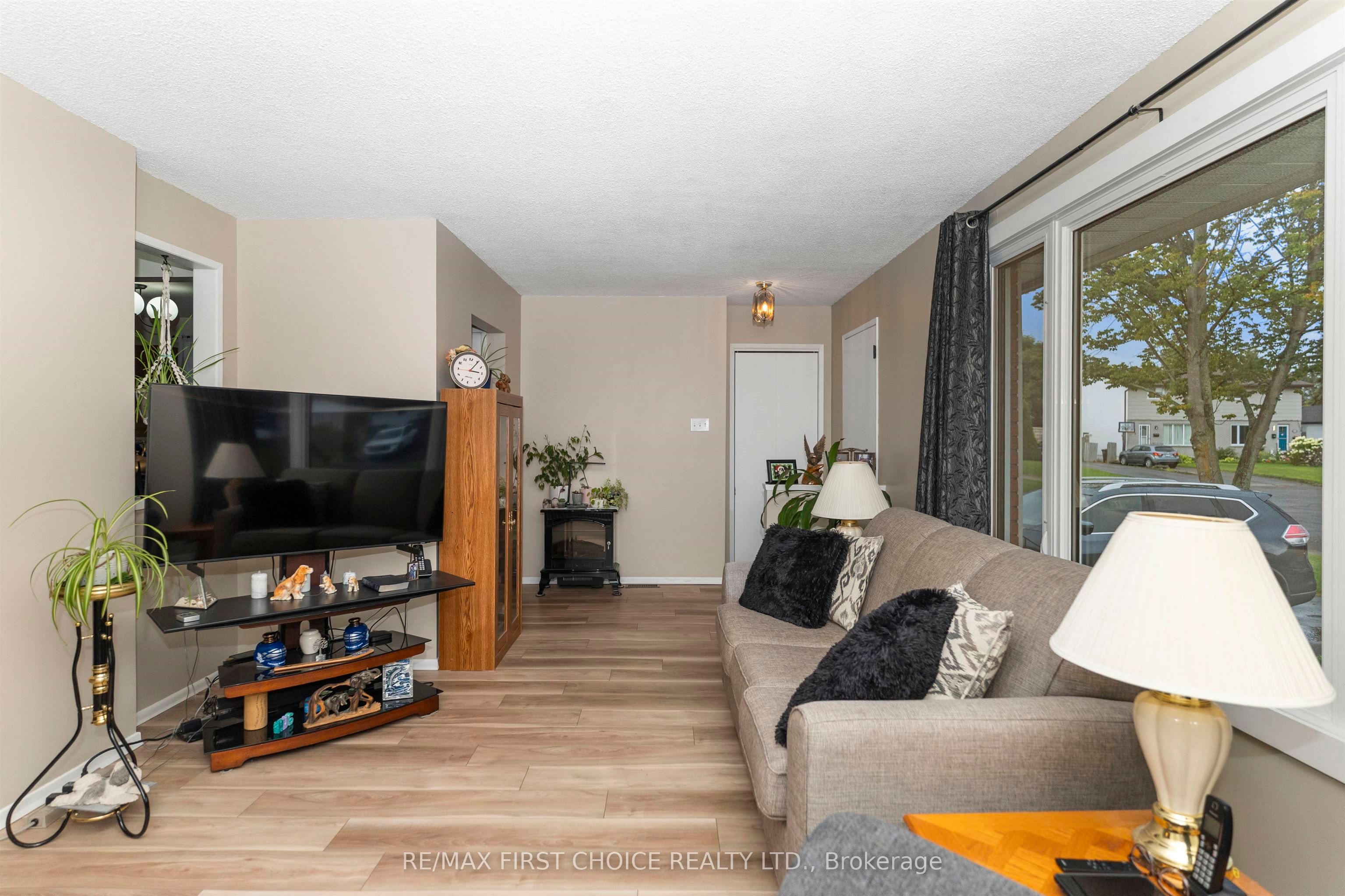 422 Simon Fraser Drive, Thunder Bay, ON P7C 4Z8 photo 5