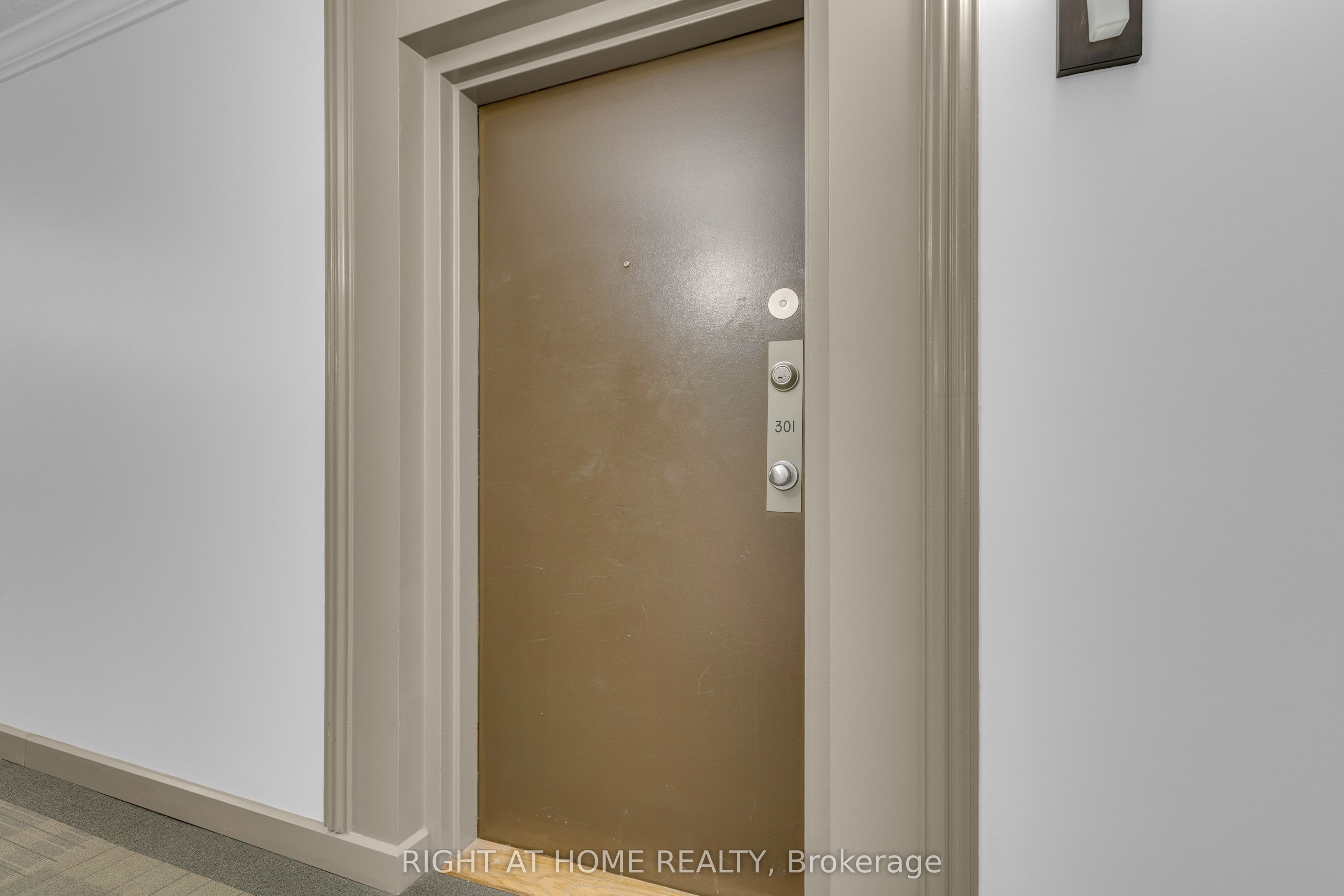 280 Brittany Drive 301, Manor Park - Cardinal Glen and Area, ON K1K 4M4 photo 3