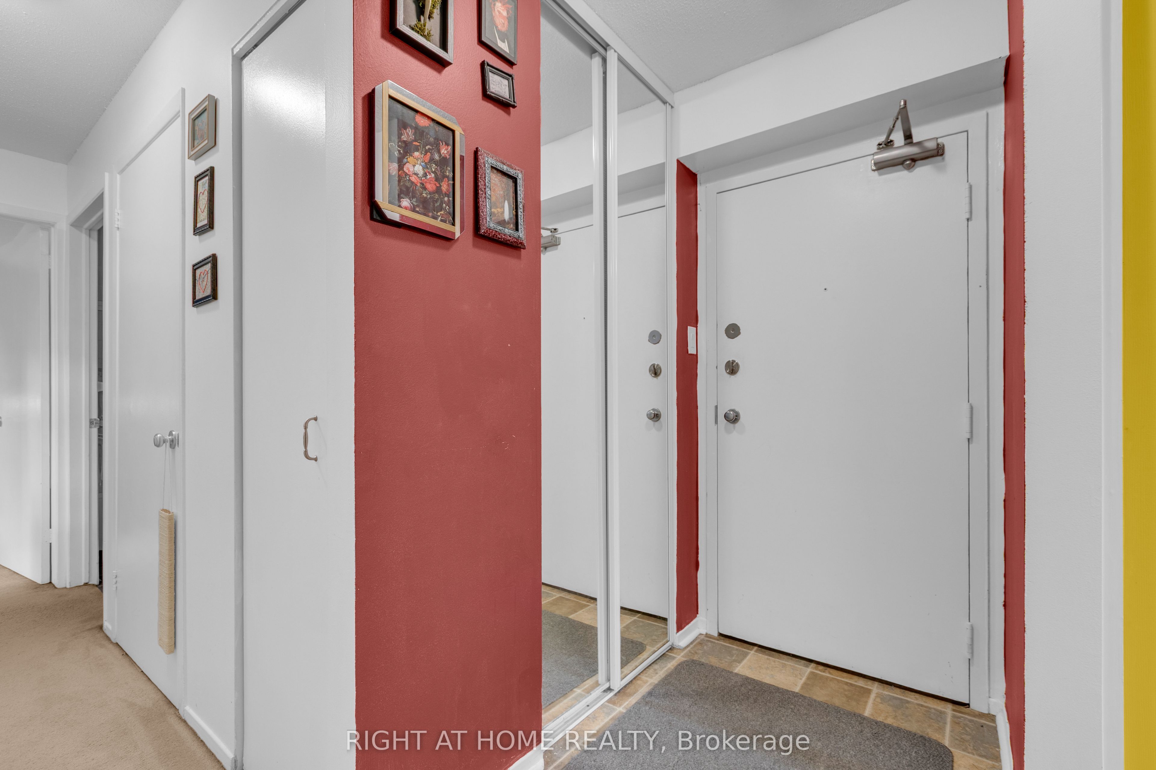 280 Brittany Drive 301, Manor Park - Cardinal Glen and Area, ON K1K 4M4 photo 4