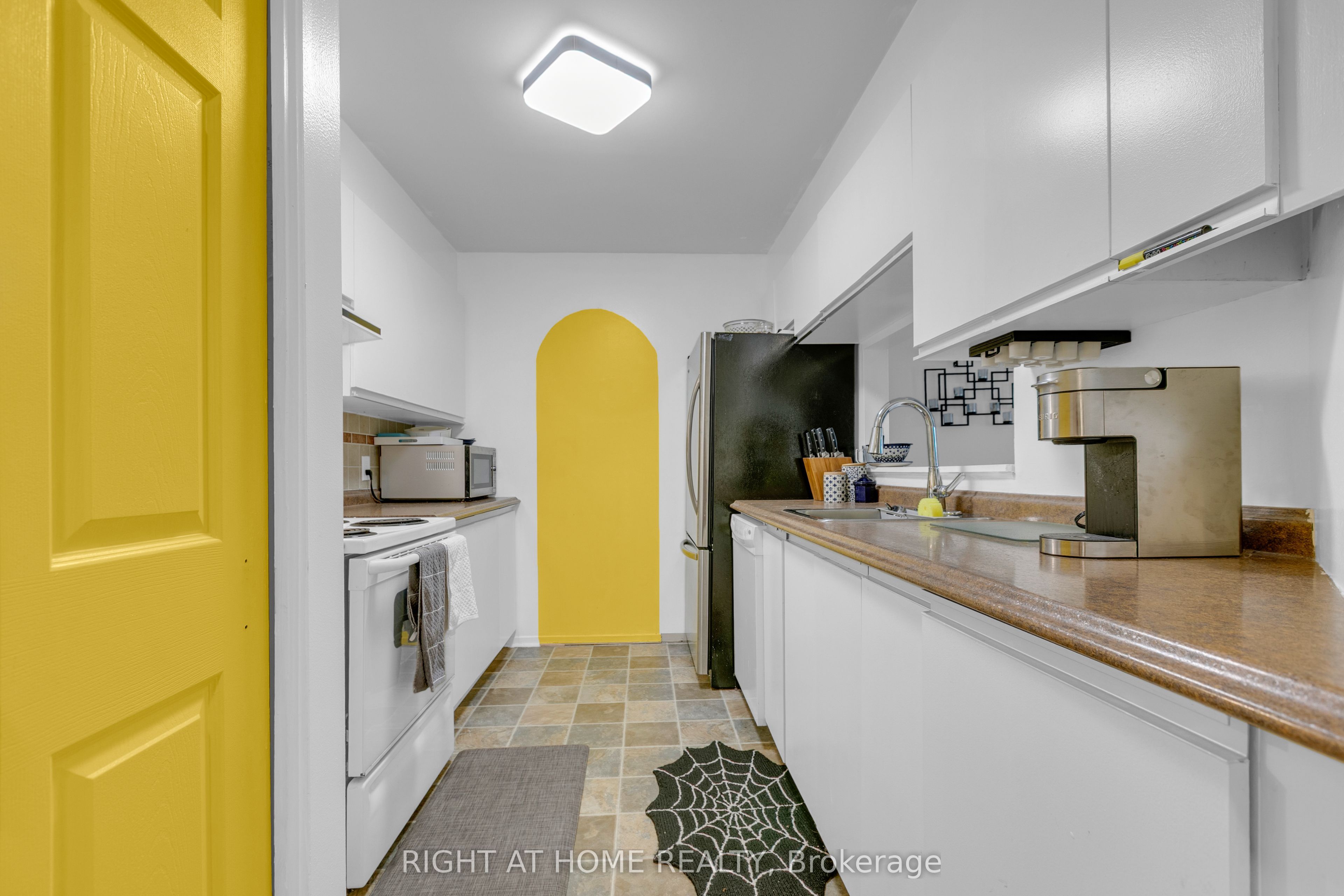 280 Brittany Drive 301, Manor Park - Cardinal Glen and Area, ON K1K 4M4 photo 5