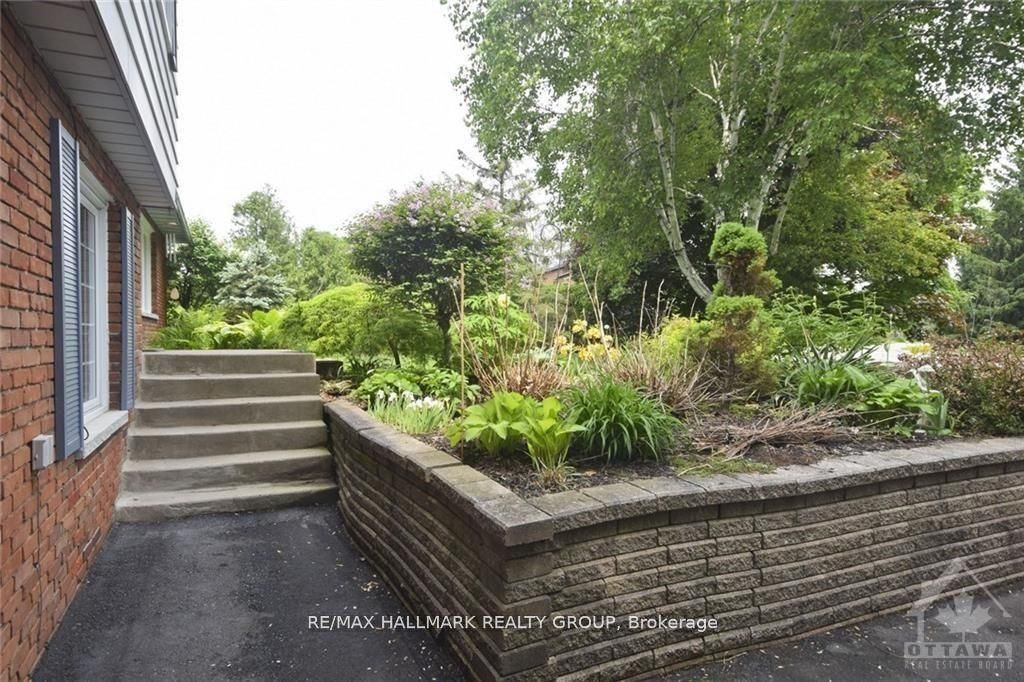 14 Whippoorwill Drive, Beacon Hill North - South and Area, ON K1J 7J2 photo 2