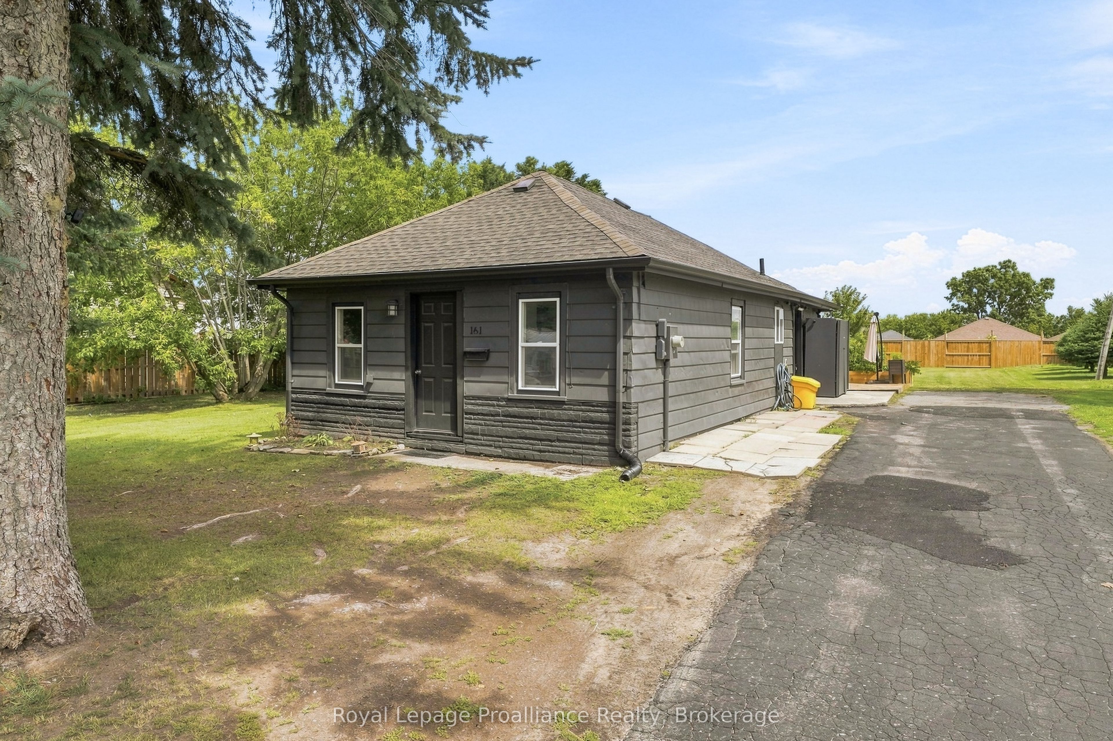 161 University Avenue, Belleville, ON K8N 4Y4 photo 2