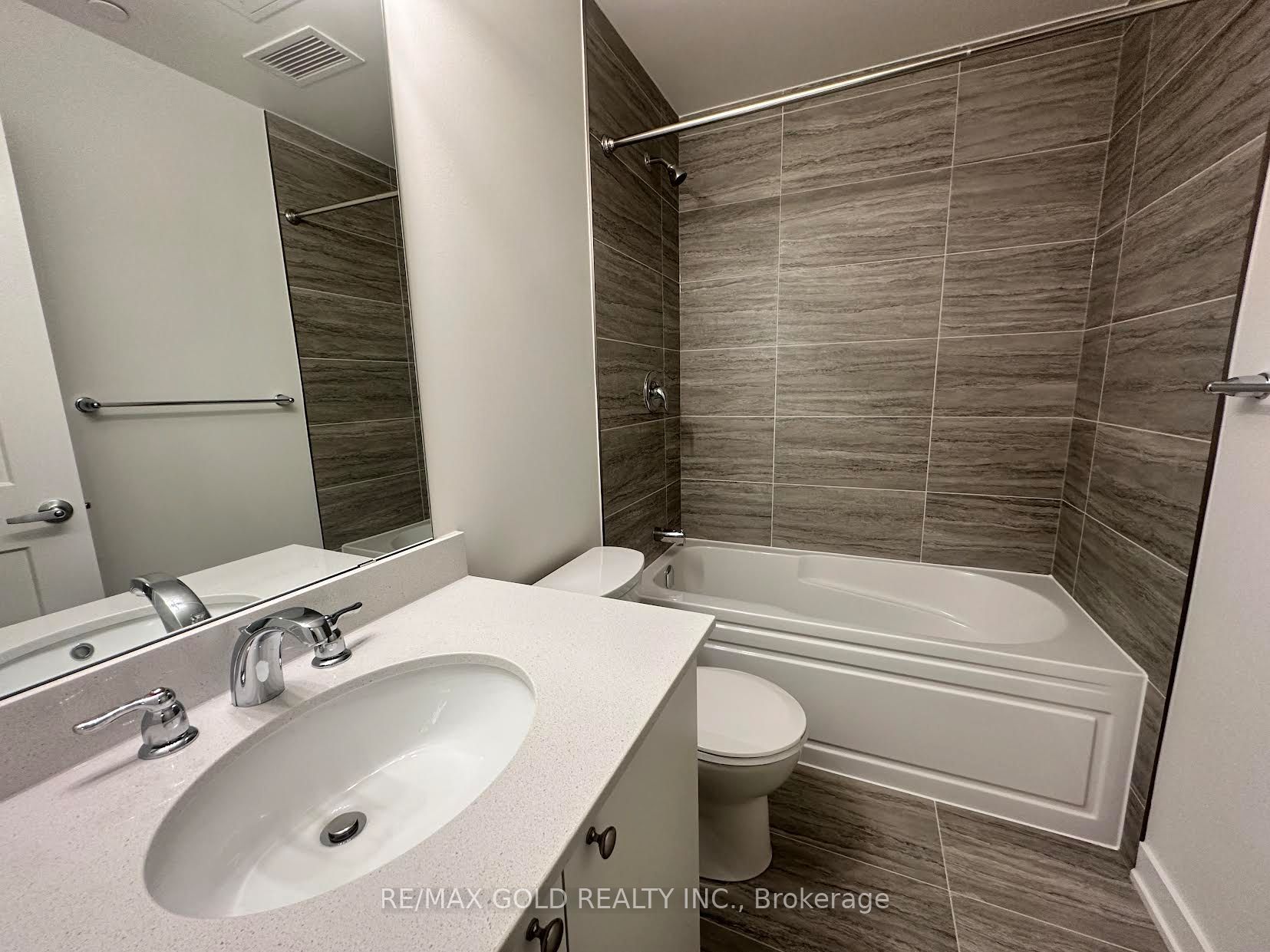 312 erb Street 501, Waterloo, ON N2L 1W3 photo 4