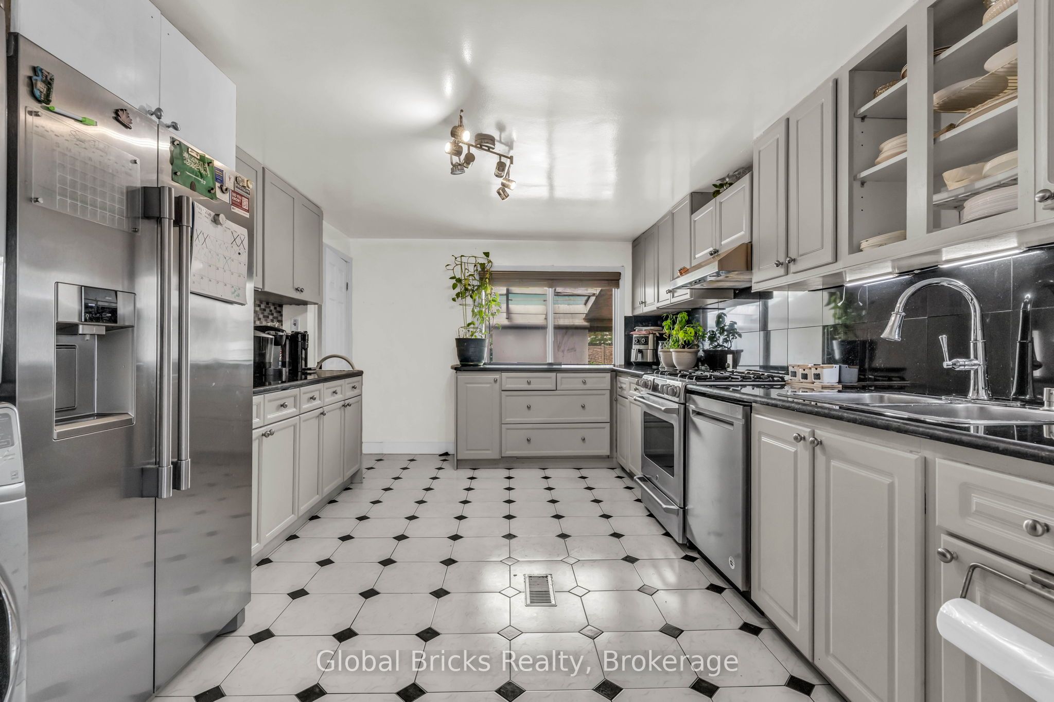 277 Short Avenue S, London East, ON N5W 1W3