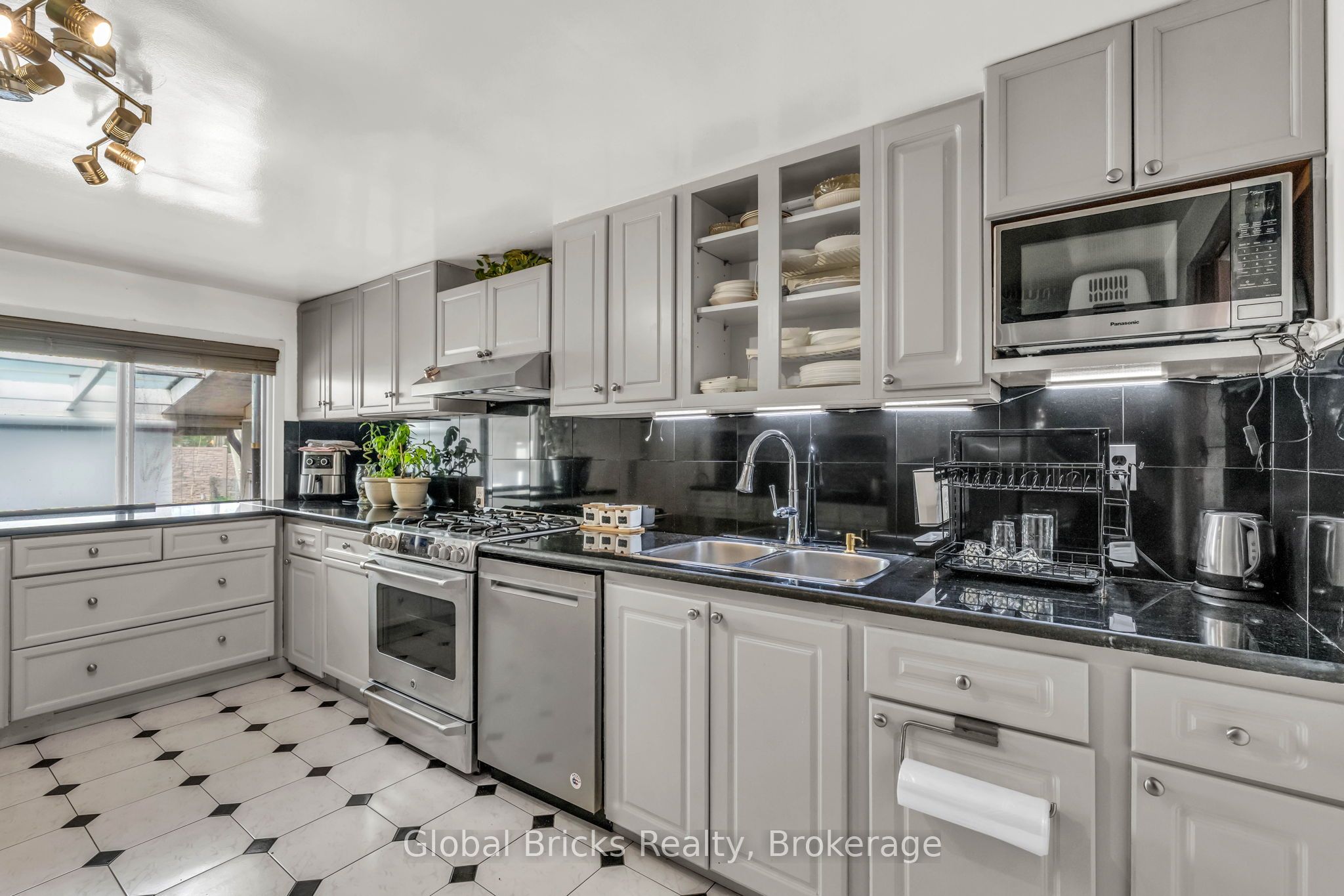 277 Short Avenue S, London East, ON N5W 1W3 photo 3