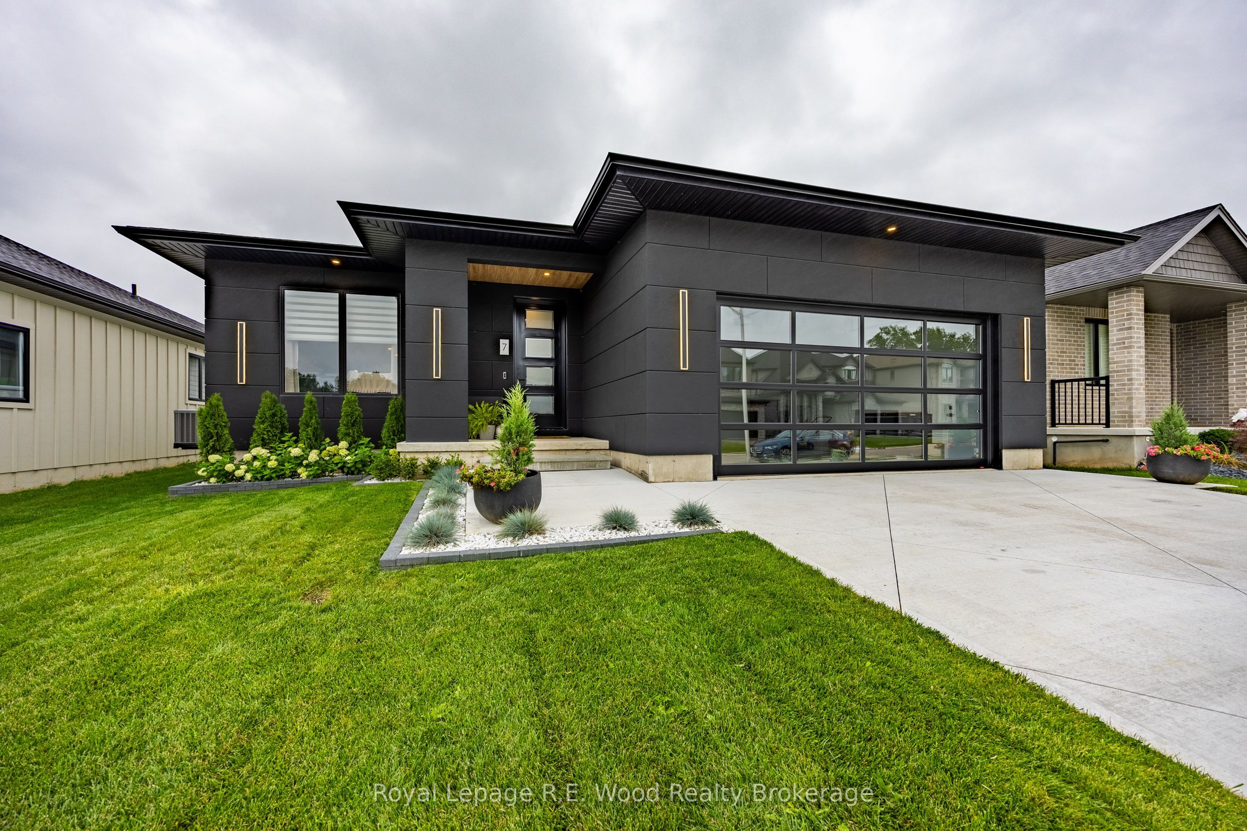 7 Sycamore Drive, Tillsonburg, ON N4G 5S3