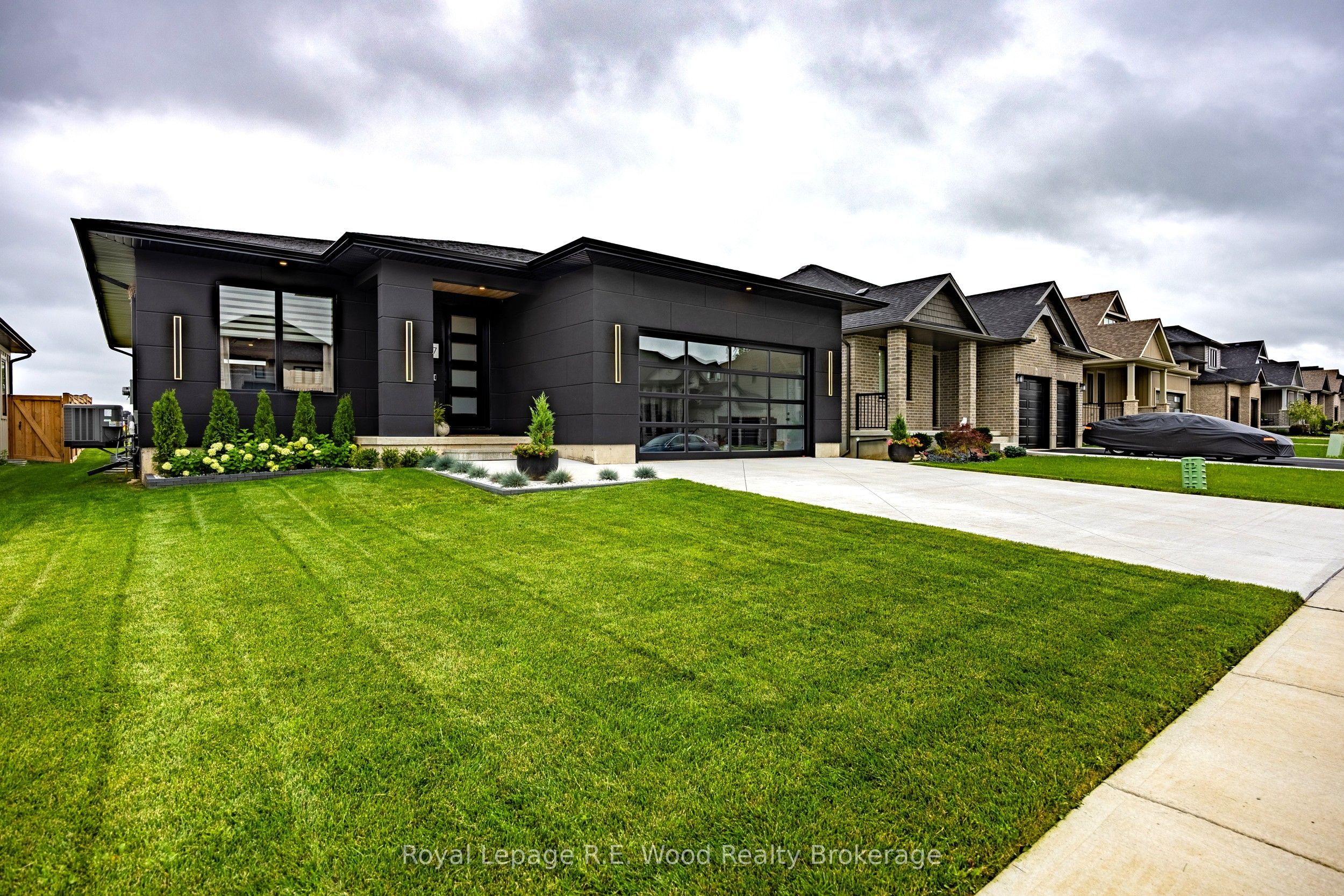 7 Sycamore Drive, Tillsonburg, ON N4G 5S3 photo 2