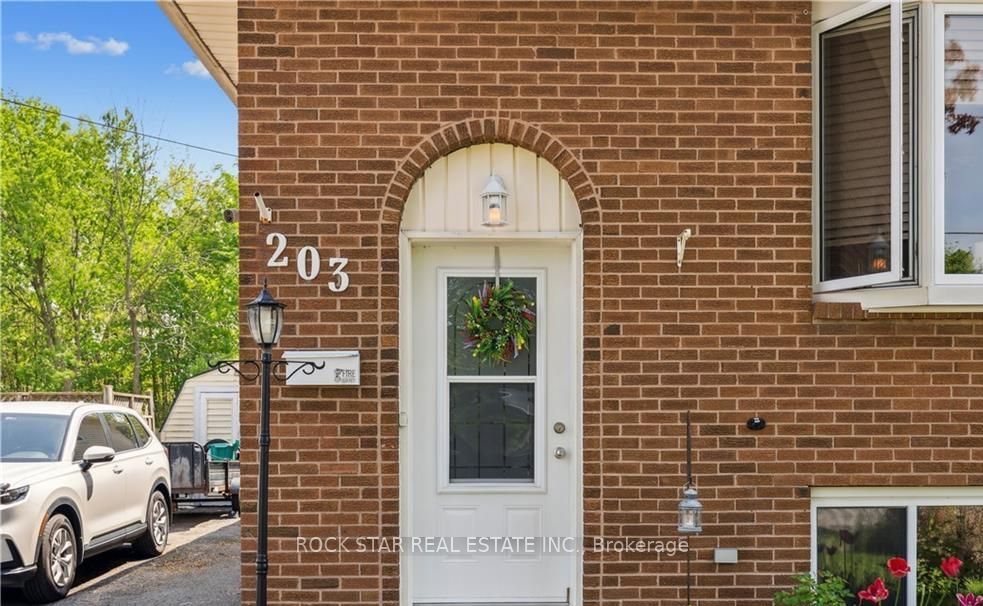 203 COMMERCIAL Street Upper, Welland, ON L3B 5Z5 photo 3