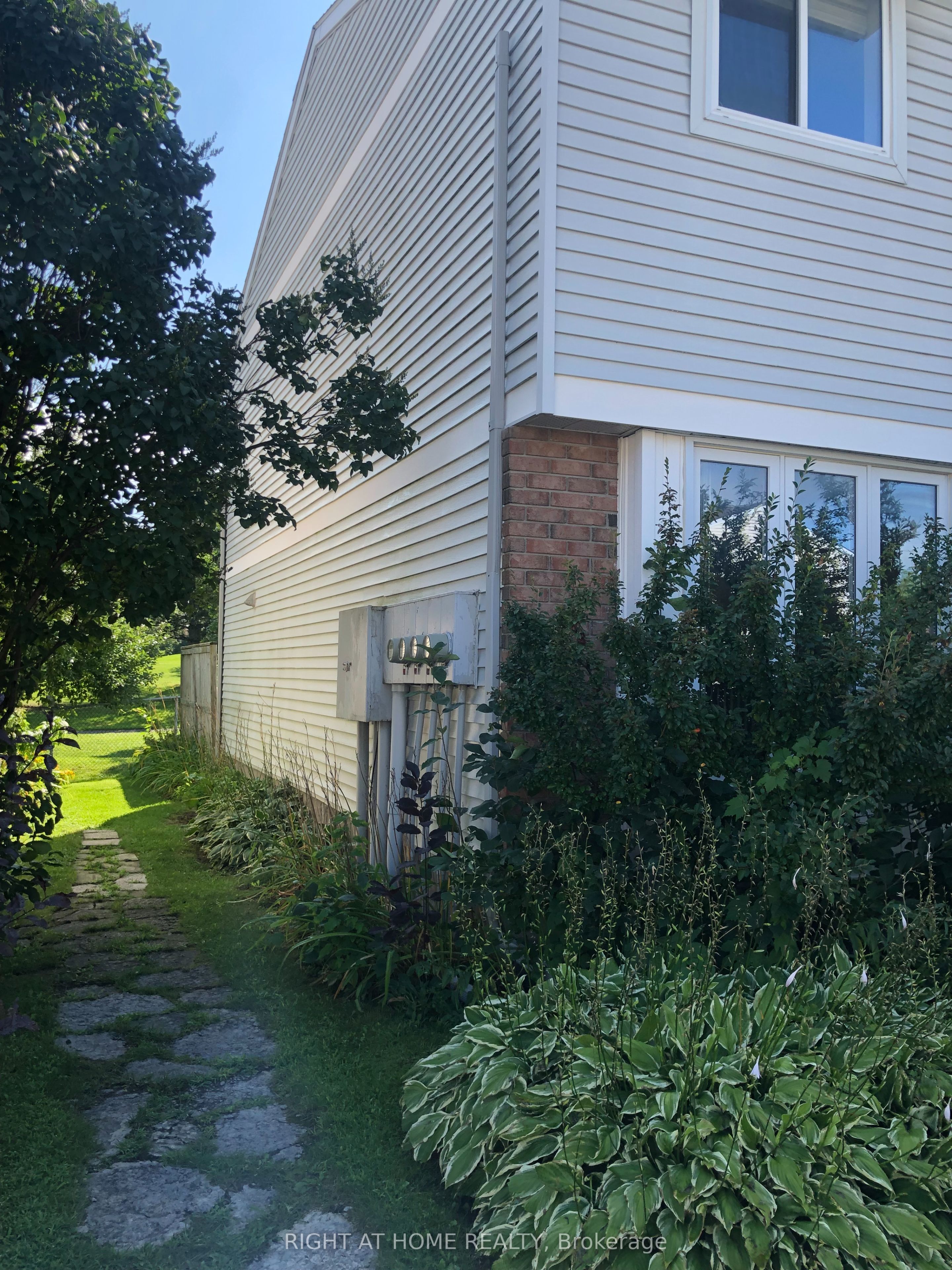 1781 Winter Rose Lane, Orleans - Convent Glen and Area, ON K1C 7A6 photo 2