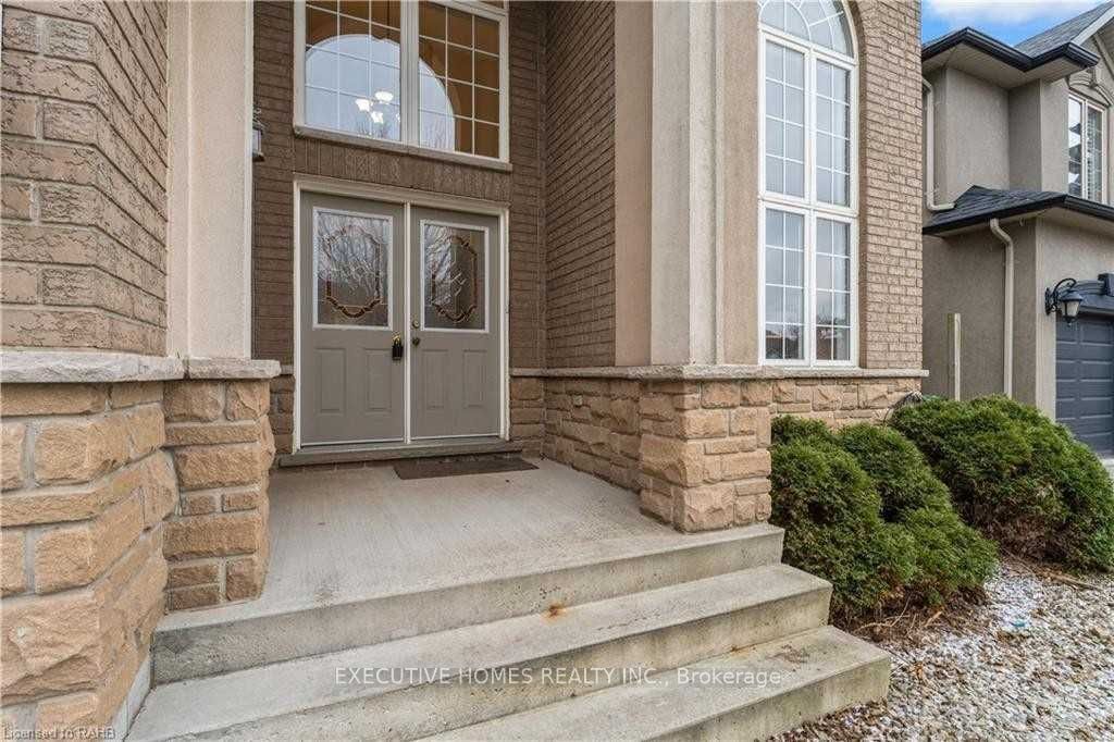 8 Roelfson Drive (Main Level), Hamilton, ON L9K 1P1 photo 3