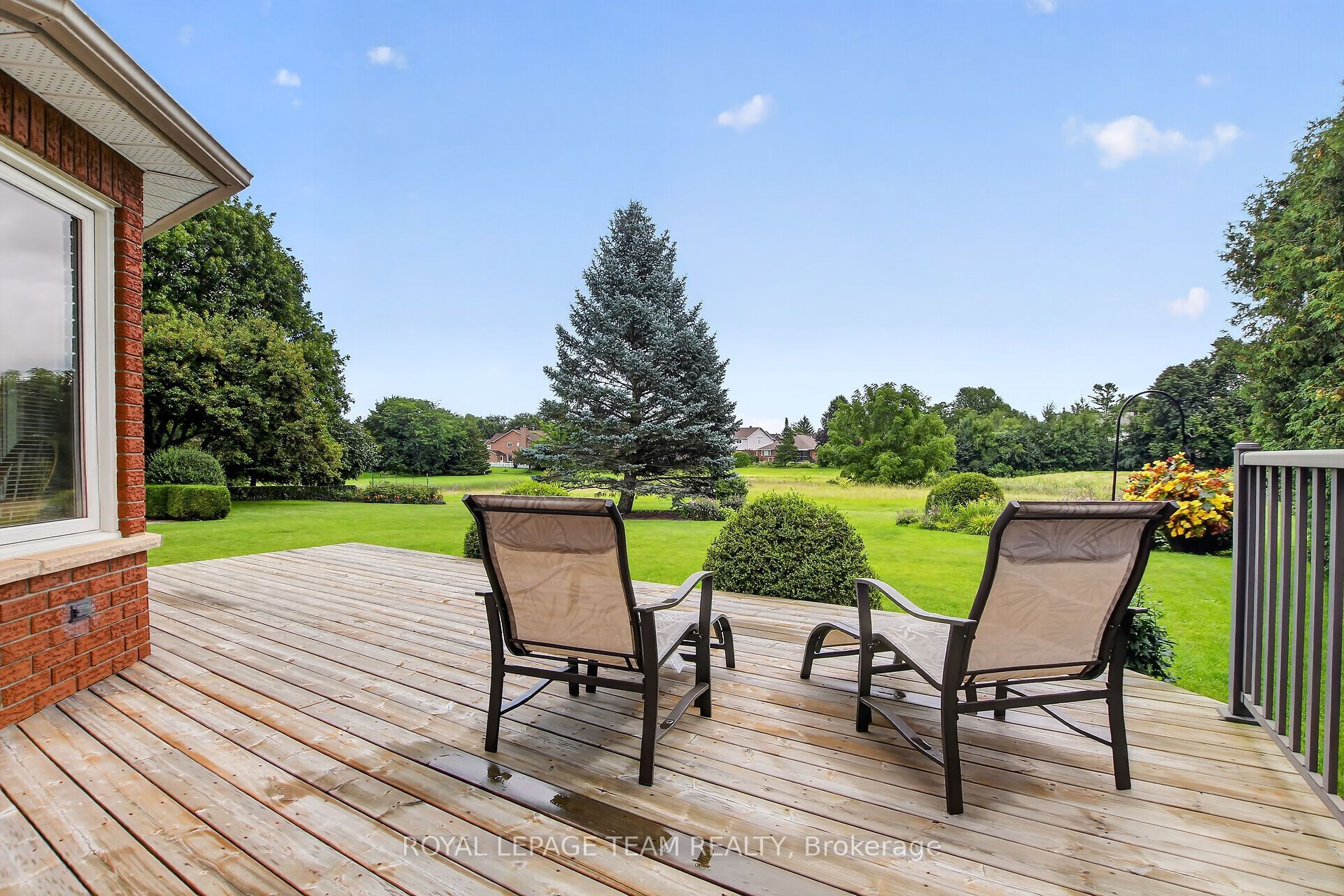 19 Slade Crescent, Kanata, ON K2K 2L1 photo 2