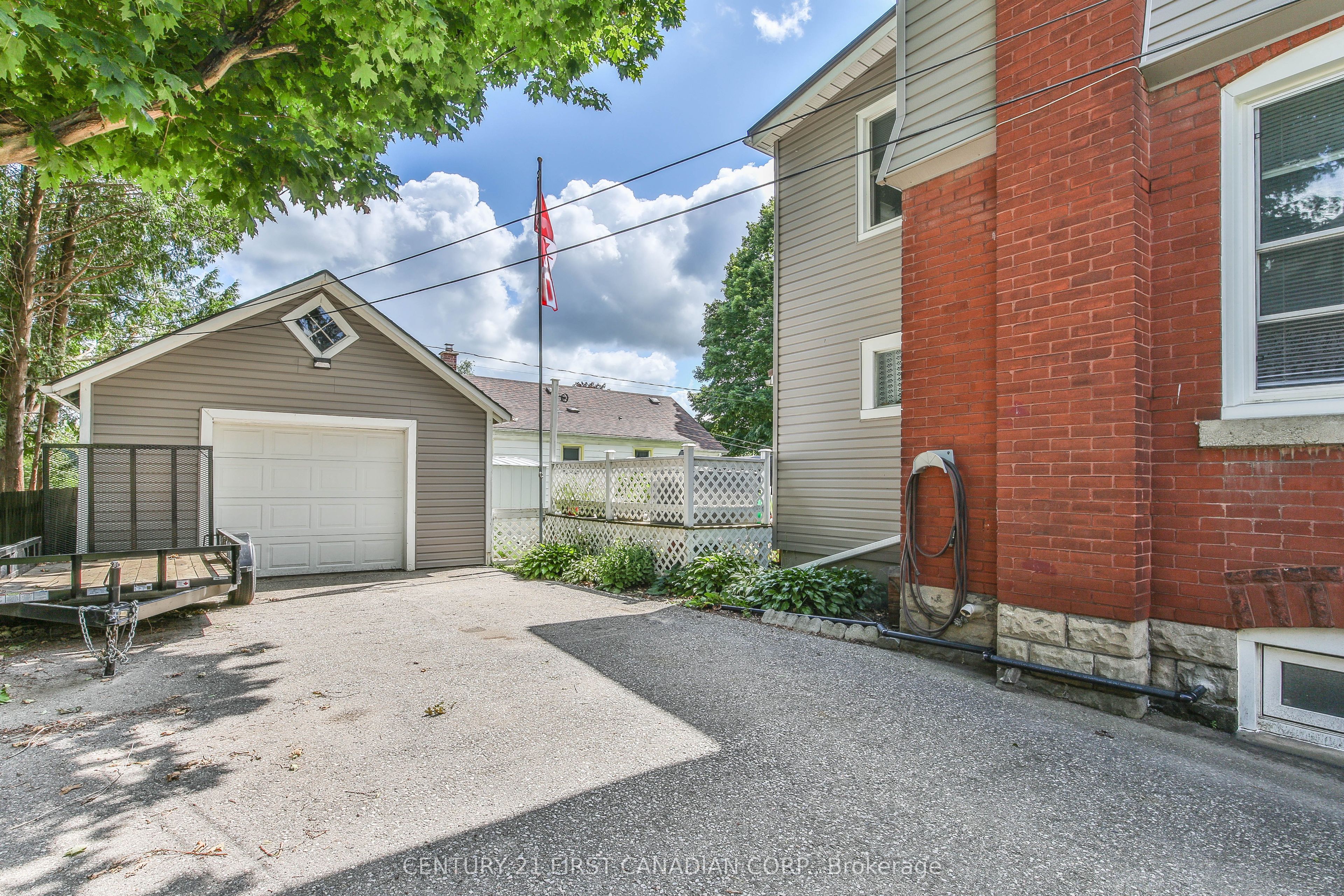 308 Broadway Street, Tillsonburg, ON N4G 3S1 photo 2