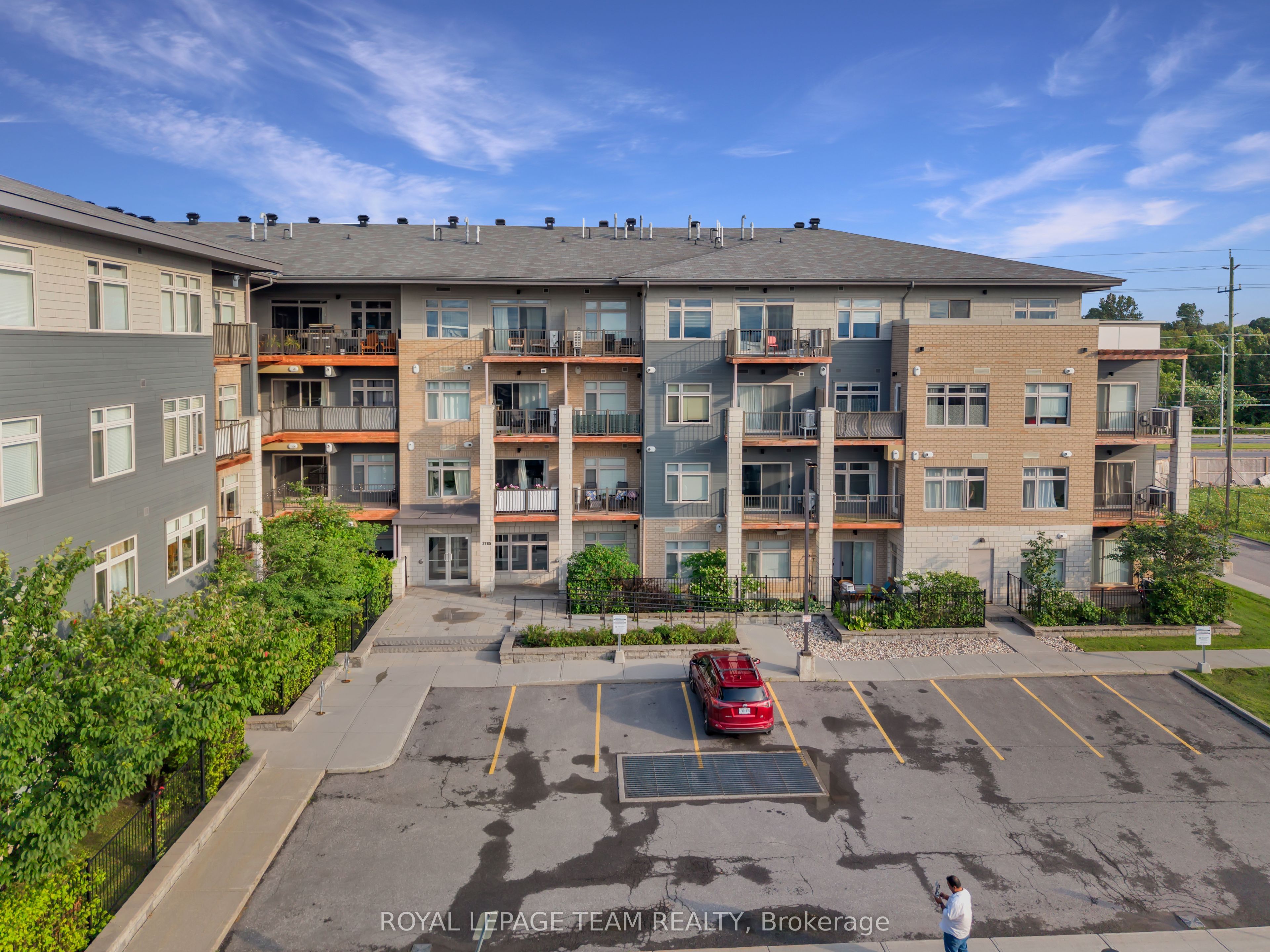 2785 Baseline Road 215, Parkway Park - Queensway Terrace S and Area, ON K2H 0B7
