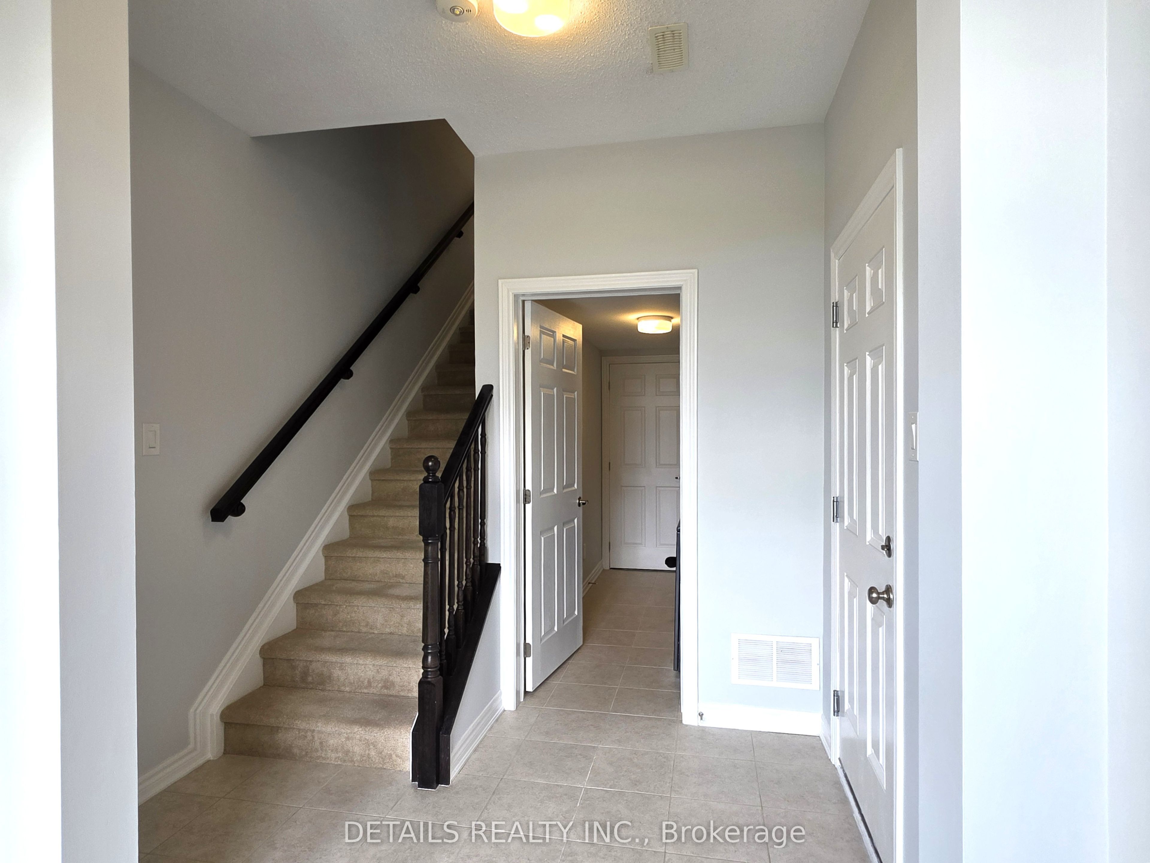 203 Hibernian Walk, Kanata, ON K2V 0R6 photo 2