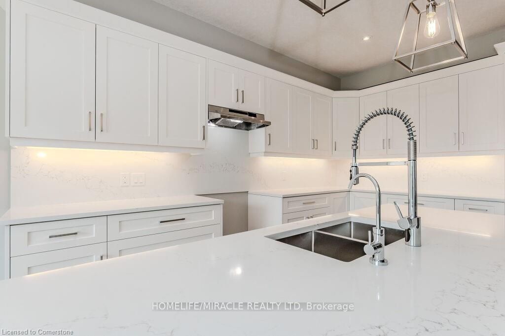 249 Ladyslipper Drive, Waterloo, ON N2V 0H5 photo 5