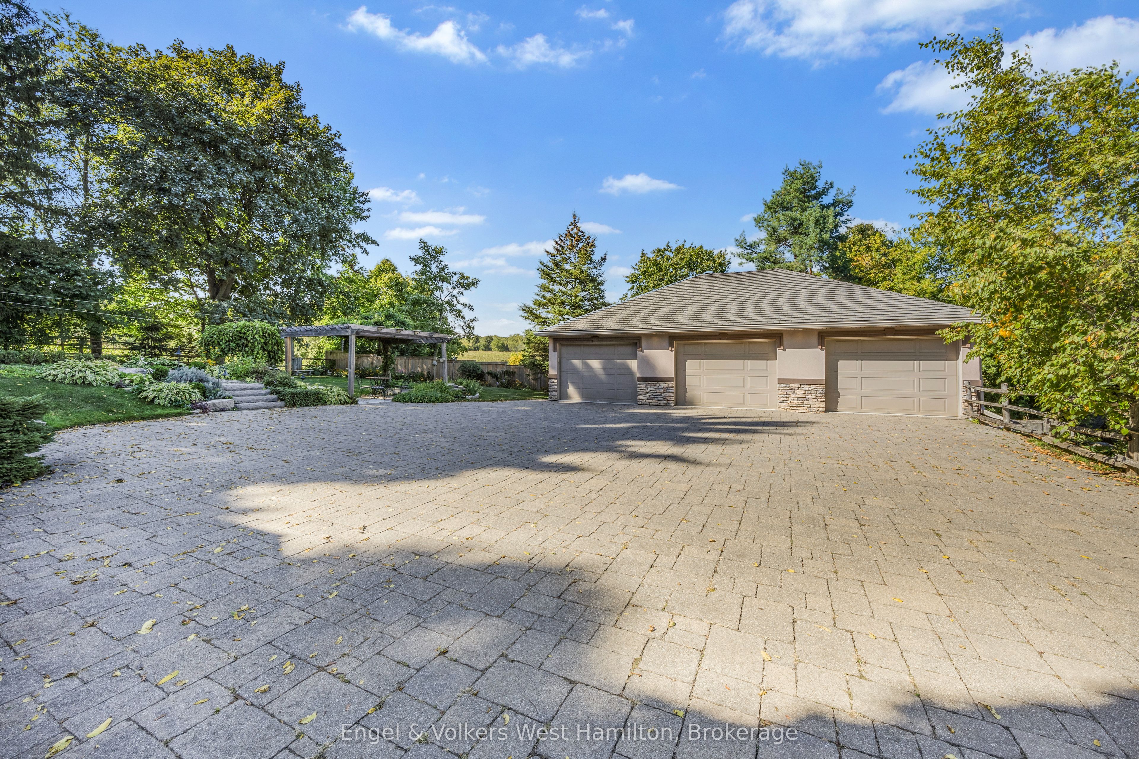 94 8 Highway, Hamilton, ON L9H 4V5 photo 2