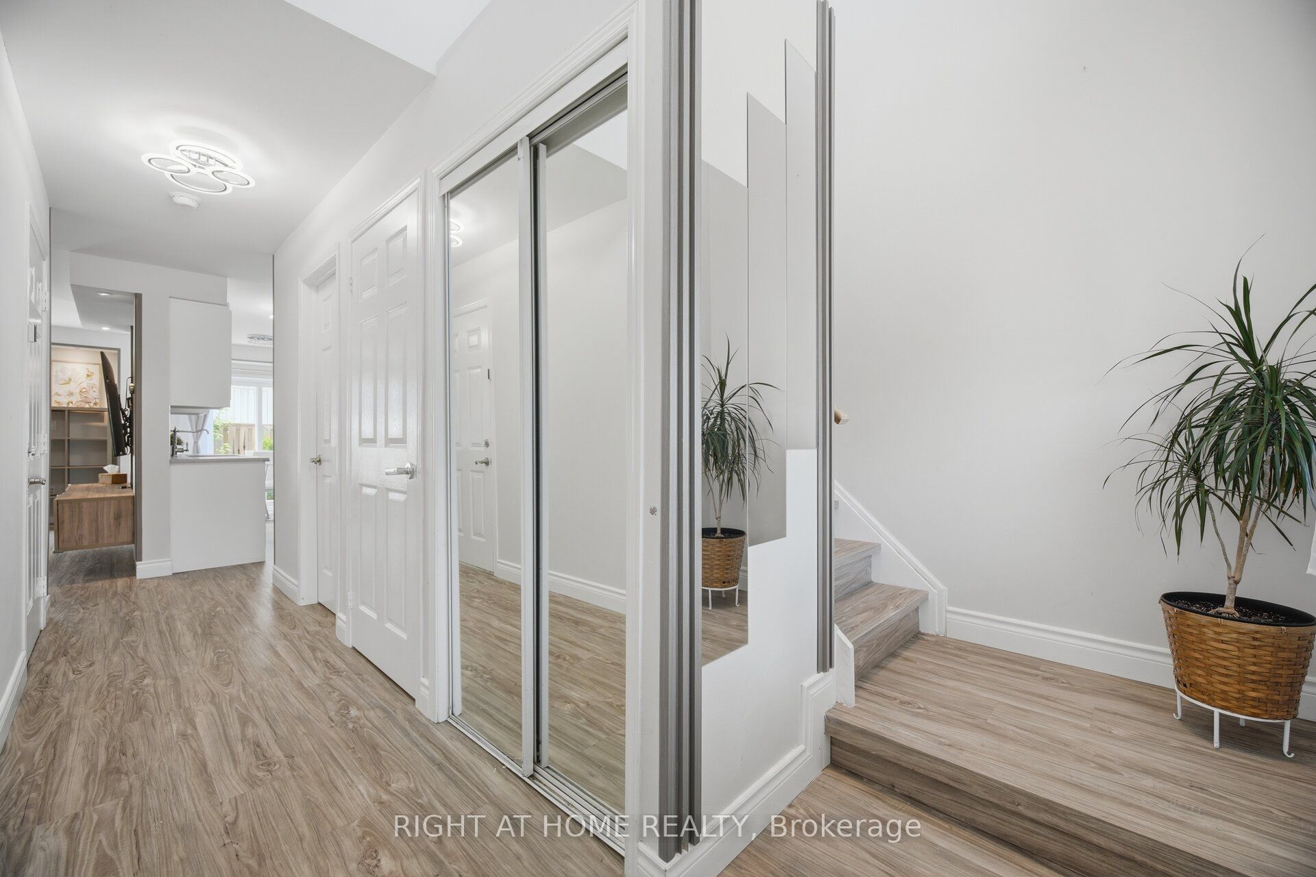104 Frances Avenue 14, Hamilton, ON L8E 5X3 photo 5