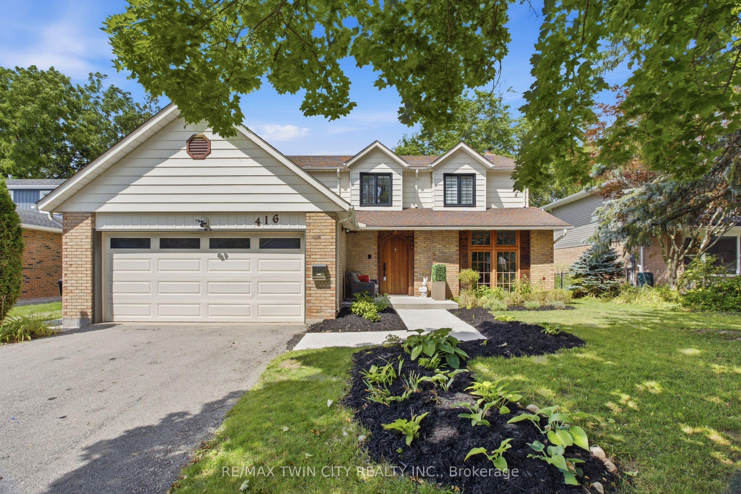 416 Clairbrook Crescent, Waterloo, ON N2L 5V7 photo 2