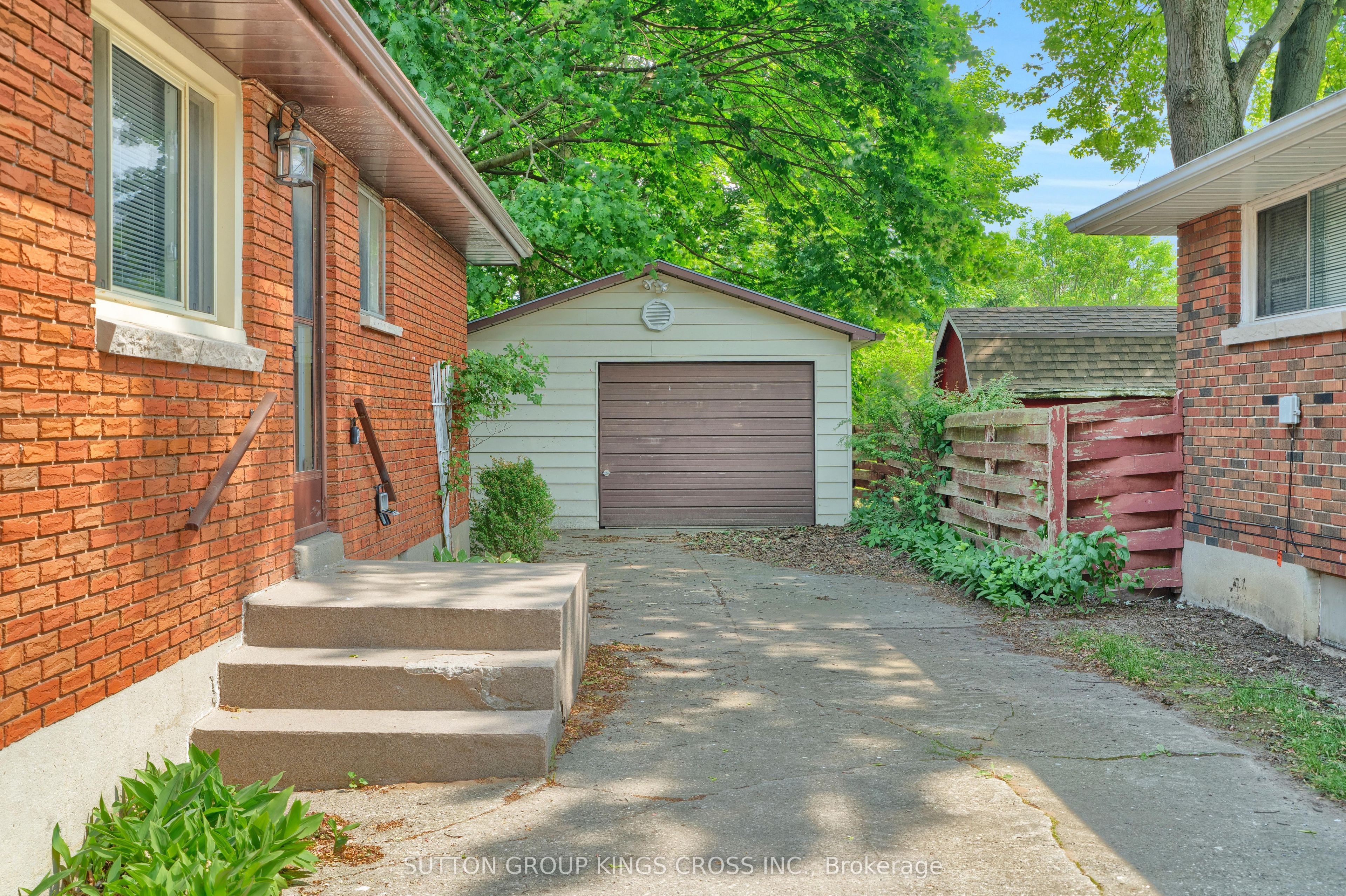 34 Hillcrest Avenue, Chatham-Kent, ON N7M 4E7 photo 2