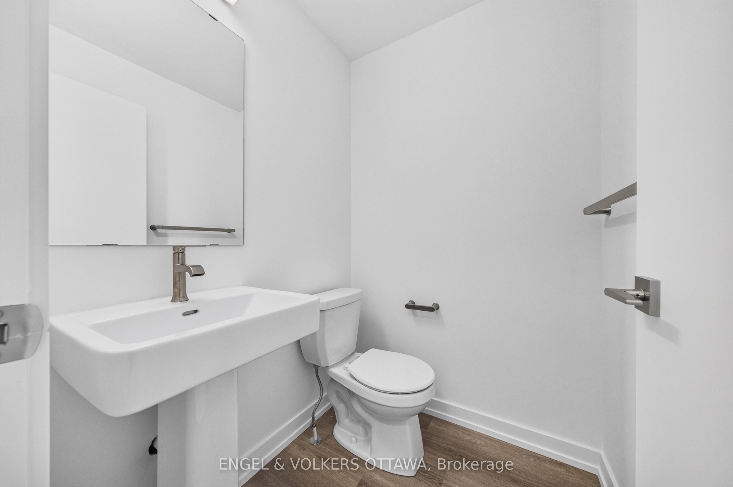 225 Stardust Private, Leitrim, ON K1T 3W6 photo 4