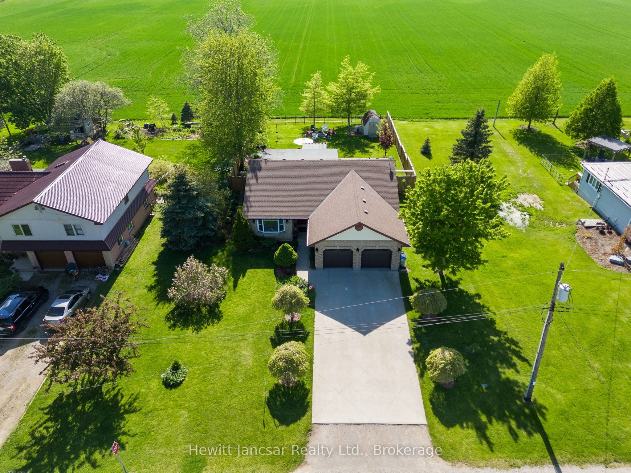 34381 DENFIELD Road, Lucan Biddulph, ON N0M 2S0 photo 2