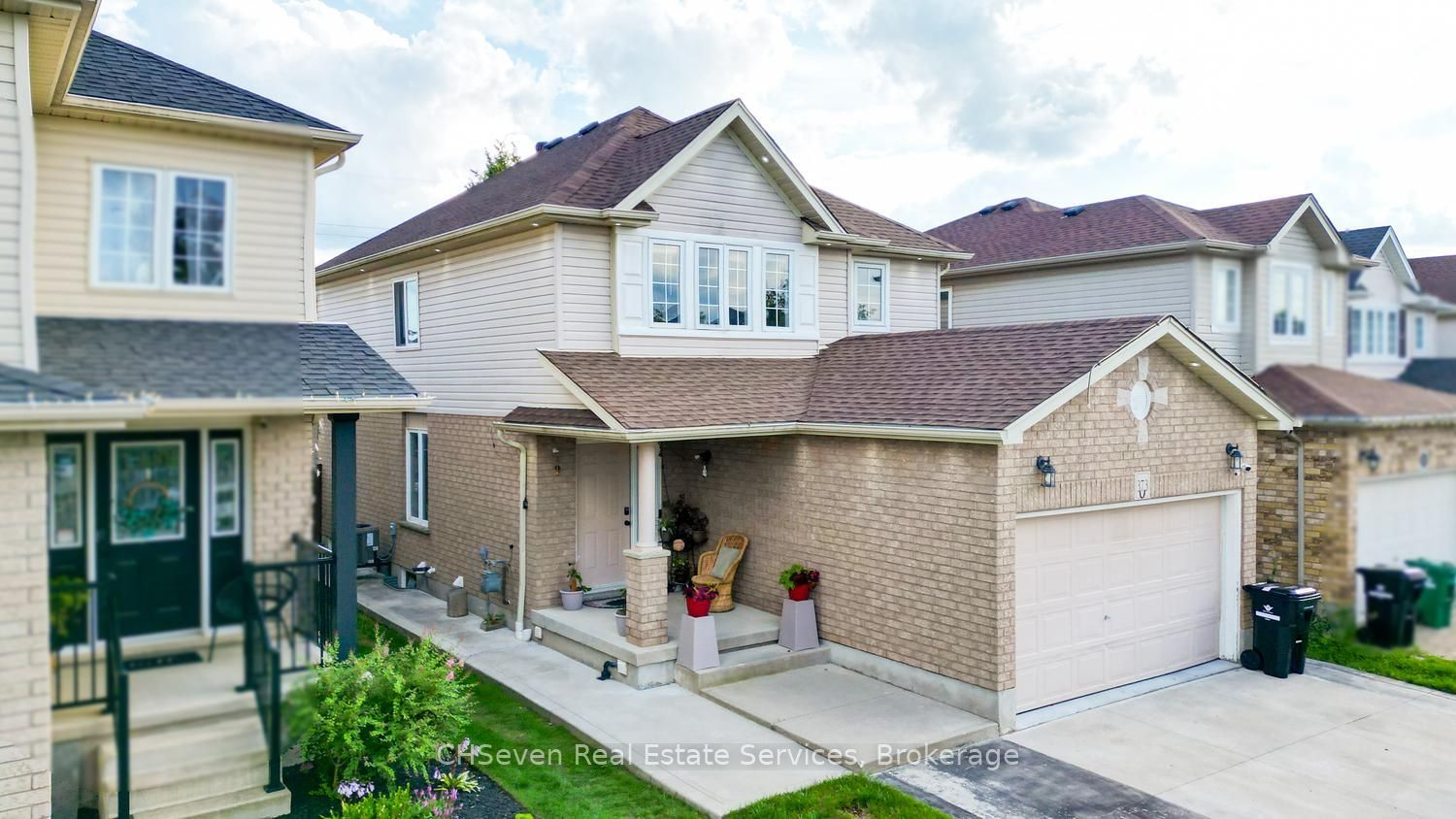 373 Thomas Slee Drive, Kitchener, ON N2P 2X5 photo 2
