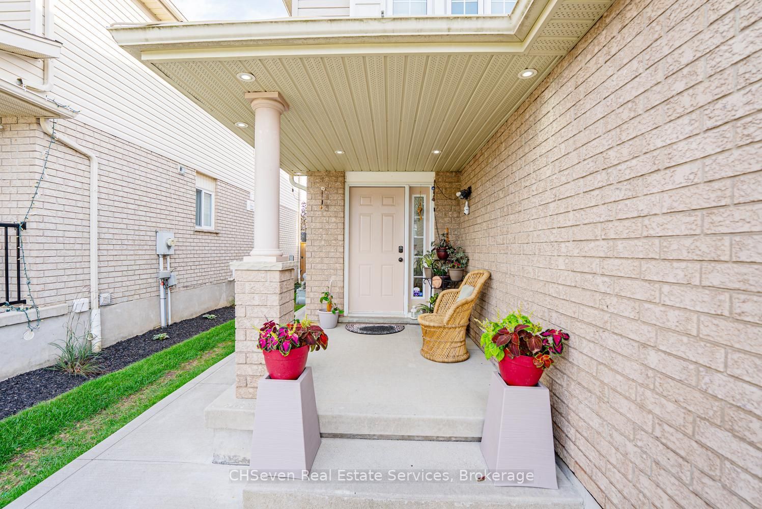 373 Thomas Slee Drive, Kitchener, ON N2P 2X5 photo 3