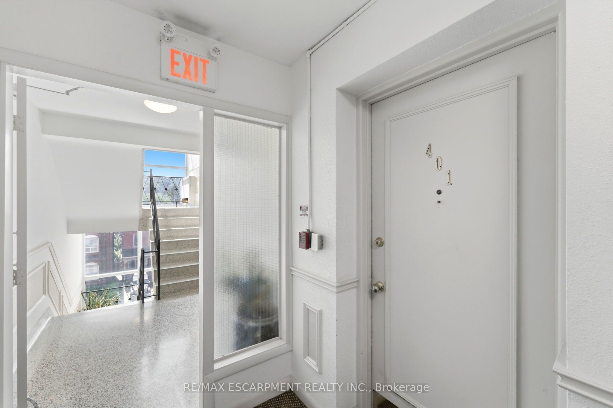 174 Herkimer Street 401, Hamilton, ON L8P 2H4 photo 2