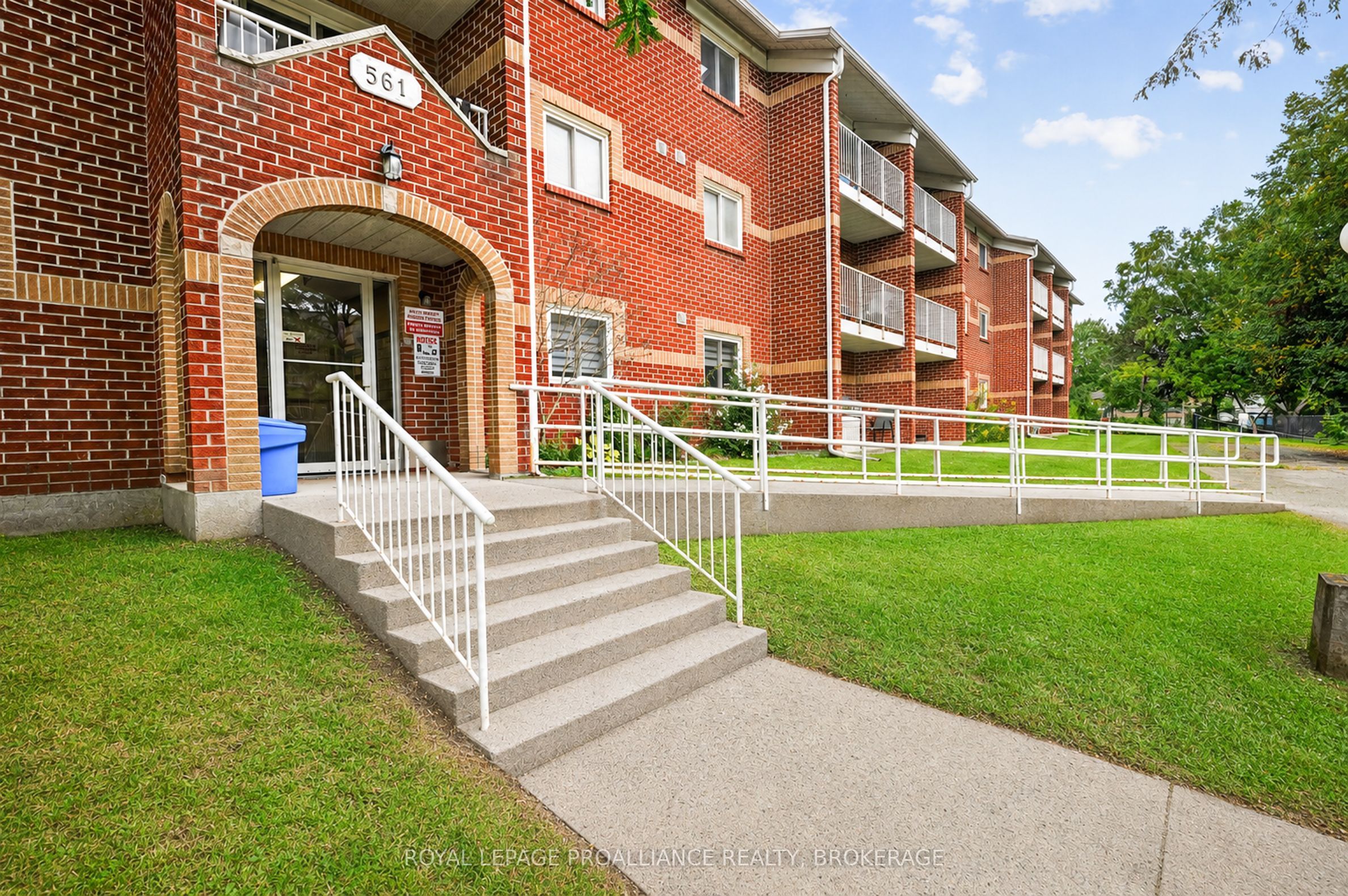 561 Armstrong Road 210, Kingston, ON K7M 8J9 photo 2