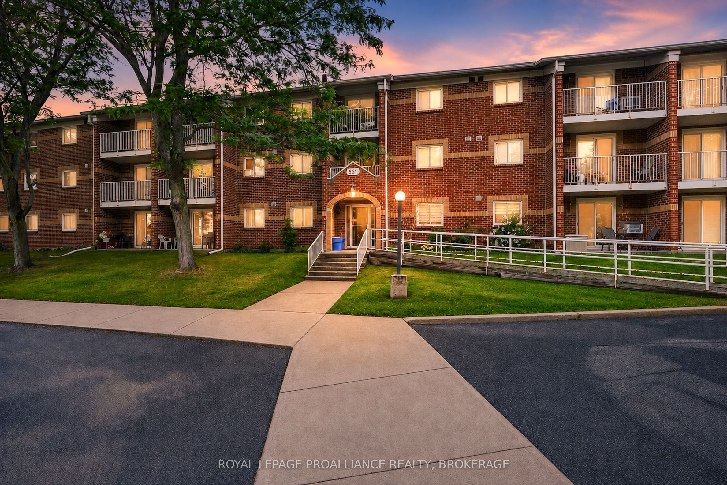 561 Armstrong Road 210, Kingston, ON K7M 8J9 photo 3