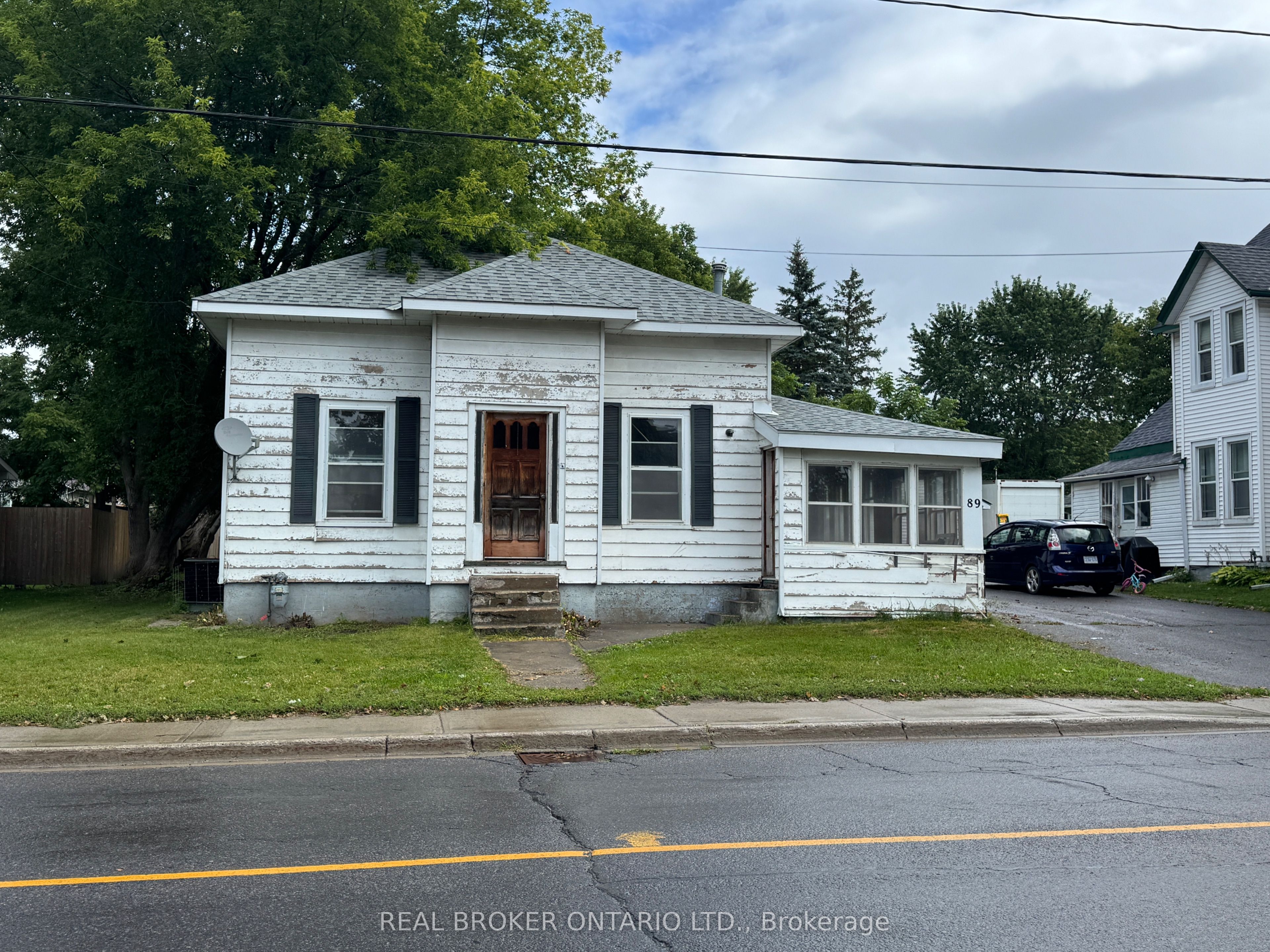 89 Queen Street, Smiths Falls, ON K7A 3N5 photo 2
