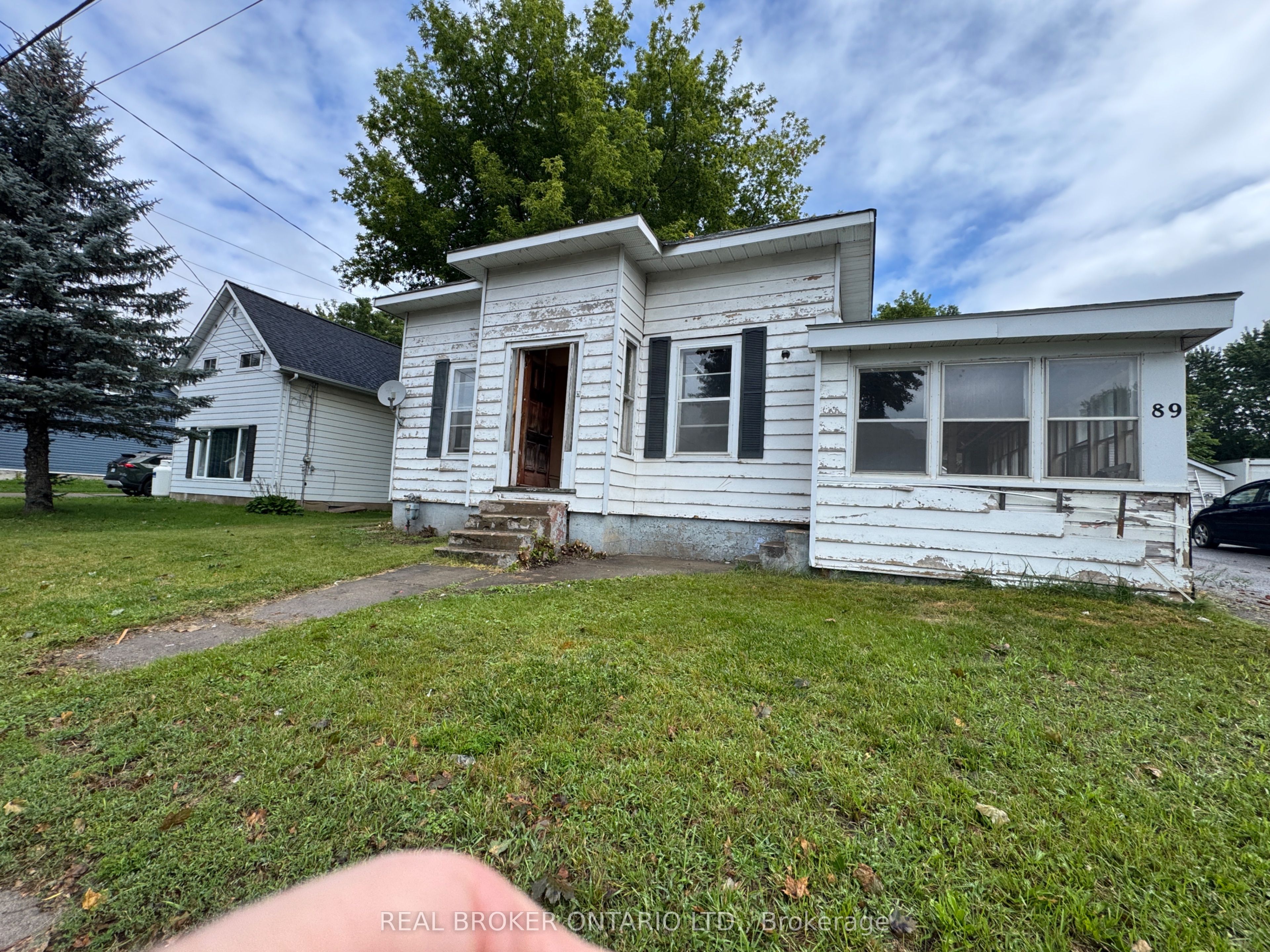 89 Queen Street, Smiths Falls, ON K7A 3N5 photo 3