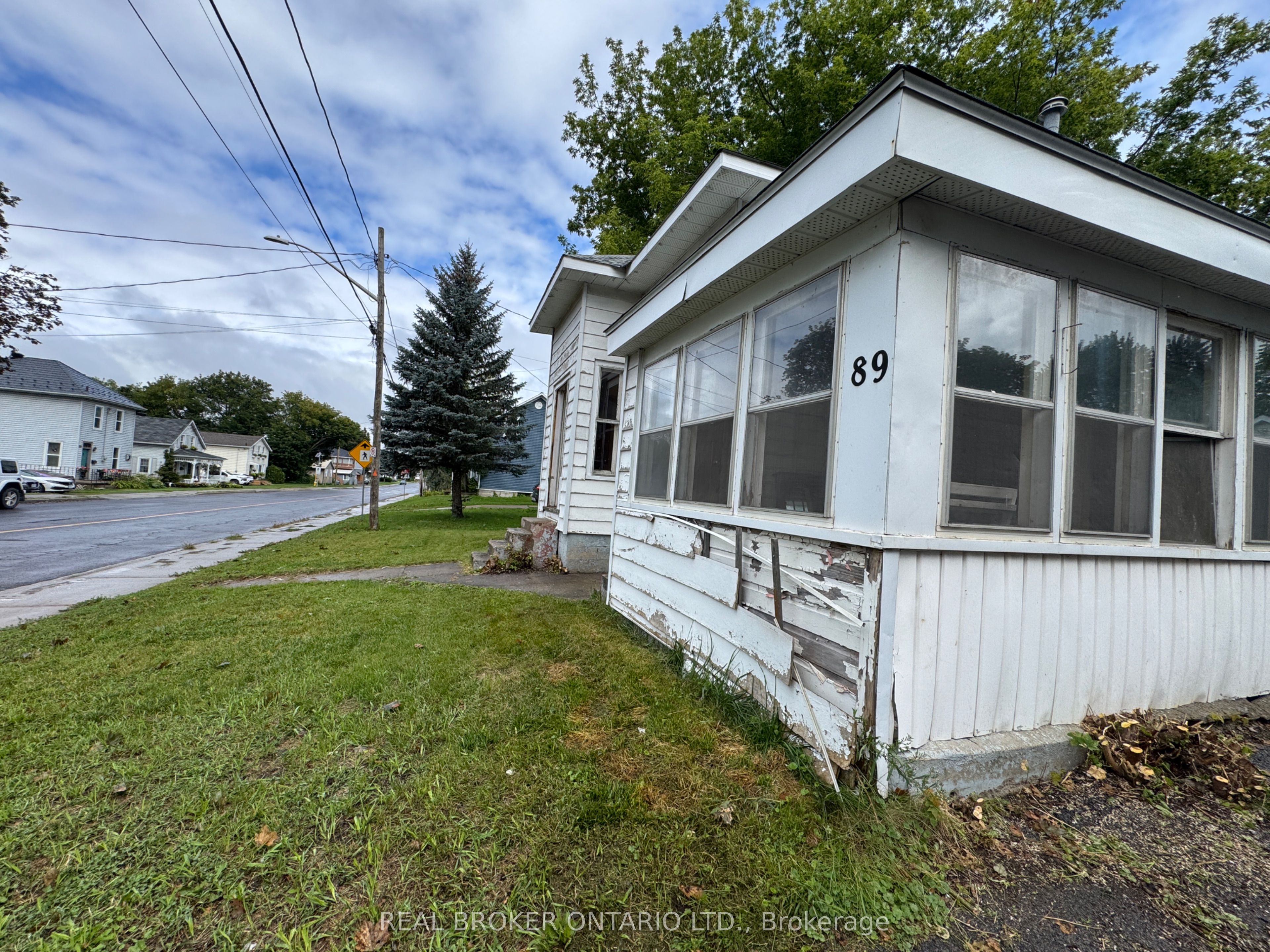 89 Queen Street, Smiths Falls, ON K7A 3N5 photo 4