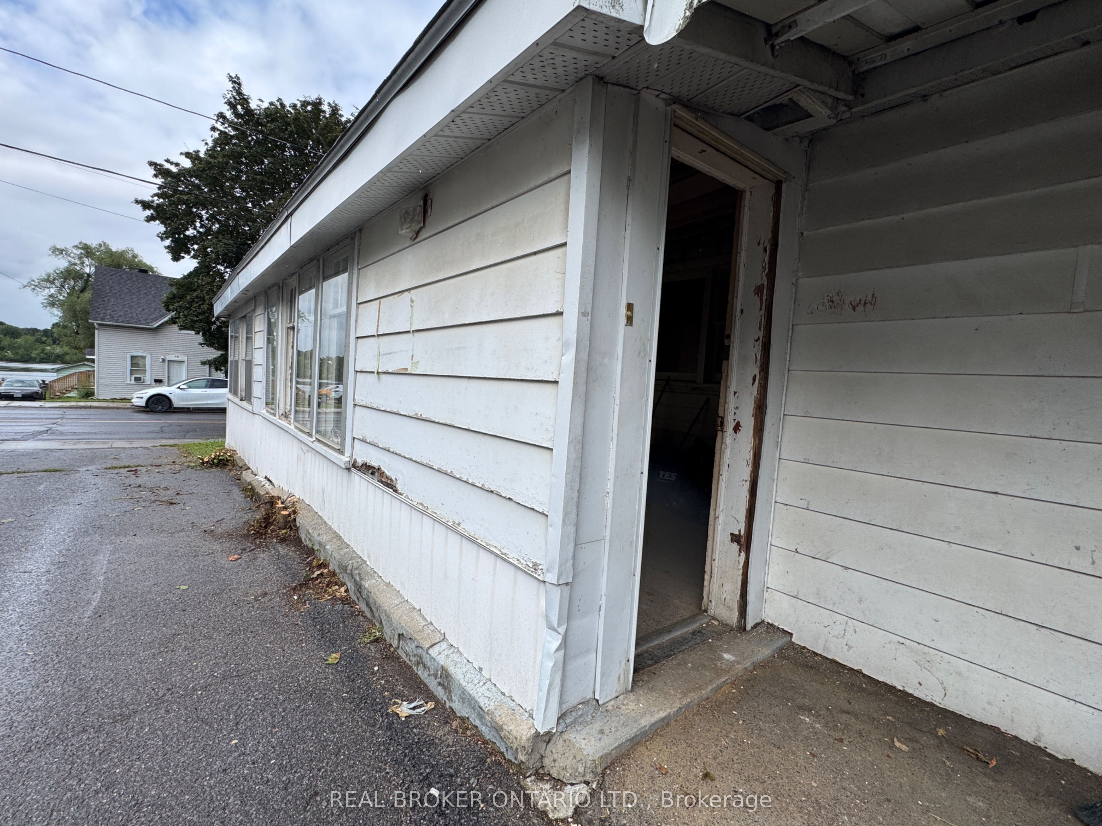 89 Queen Street, Smiths Falls, ON K7A 3N5 photo 5