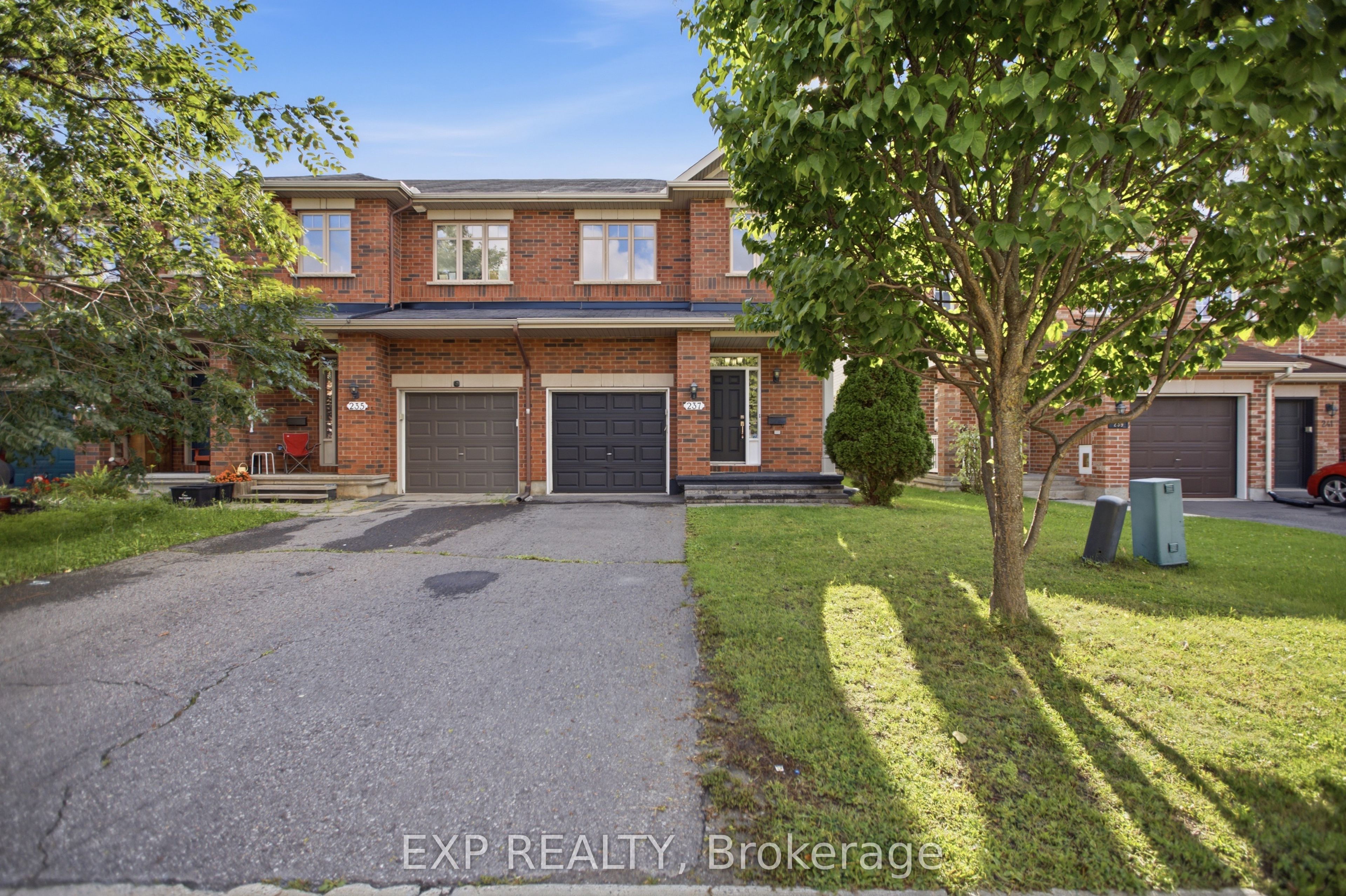237 EYE BRIGHT Crescent, Blossom Park - Airport and Area, ON K1V 2K6 photo 2