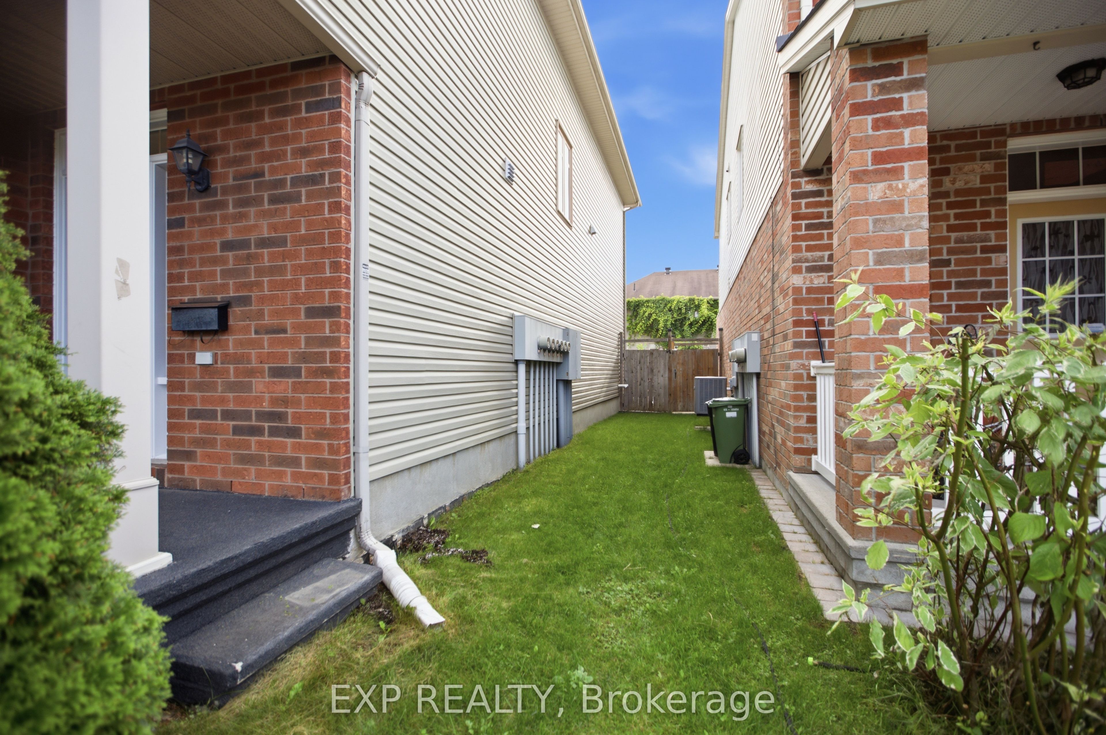 237 EYE BRIGHT Crescent, Blossom Park - Airport and Area, ON K1V 2K6 photo 5
